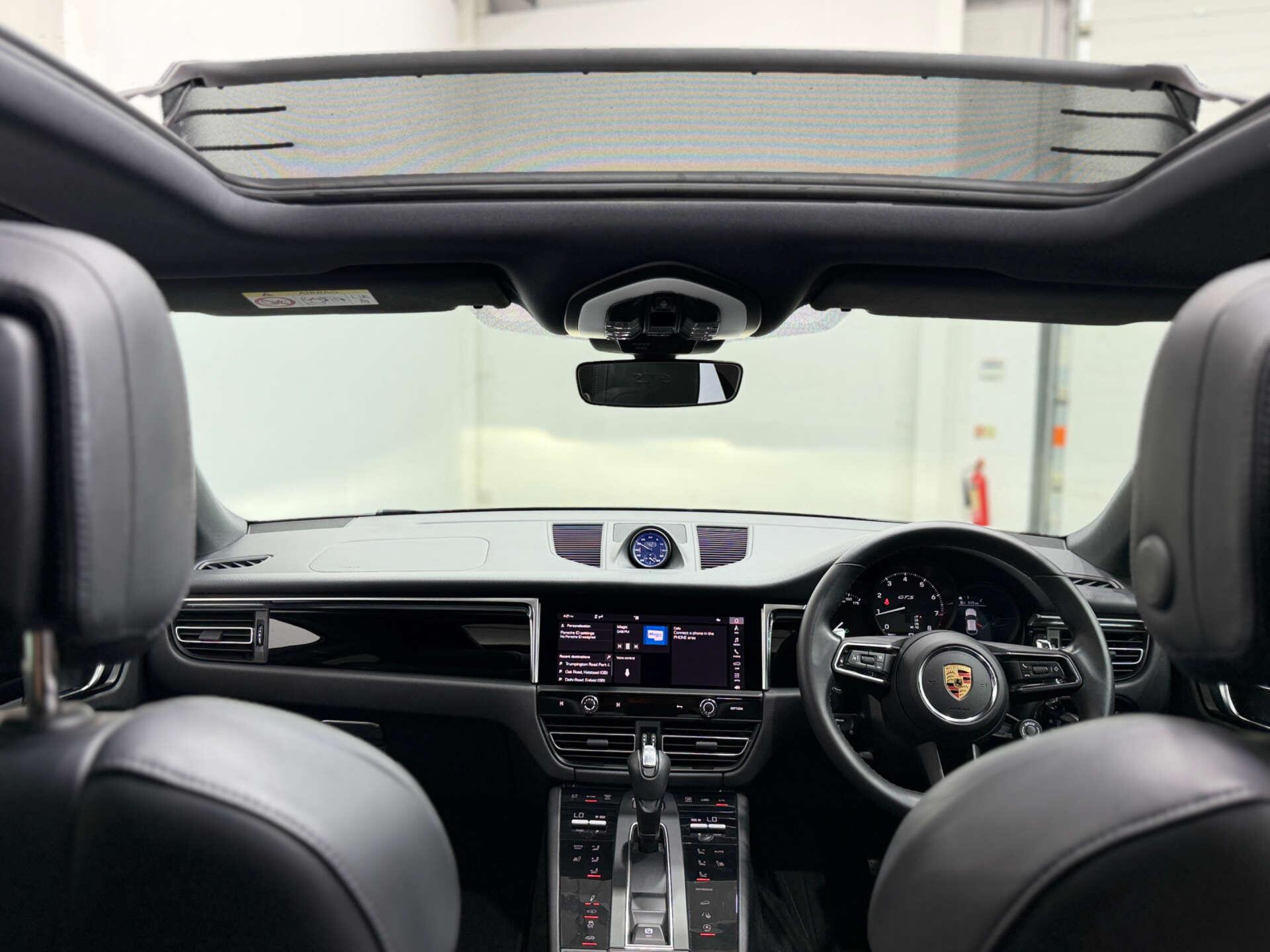 Porsche Macan view 19