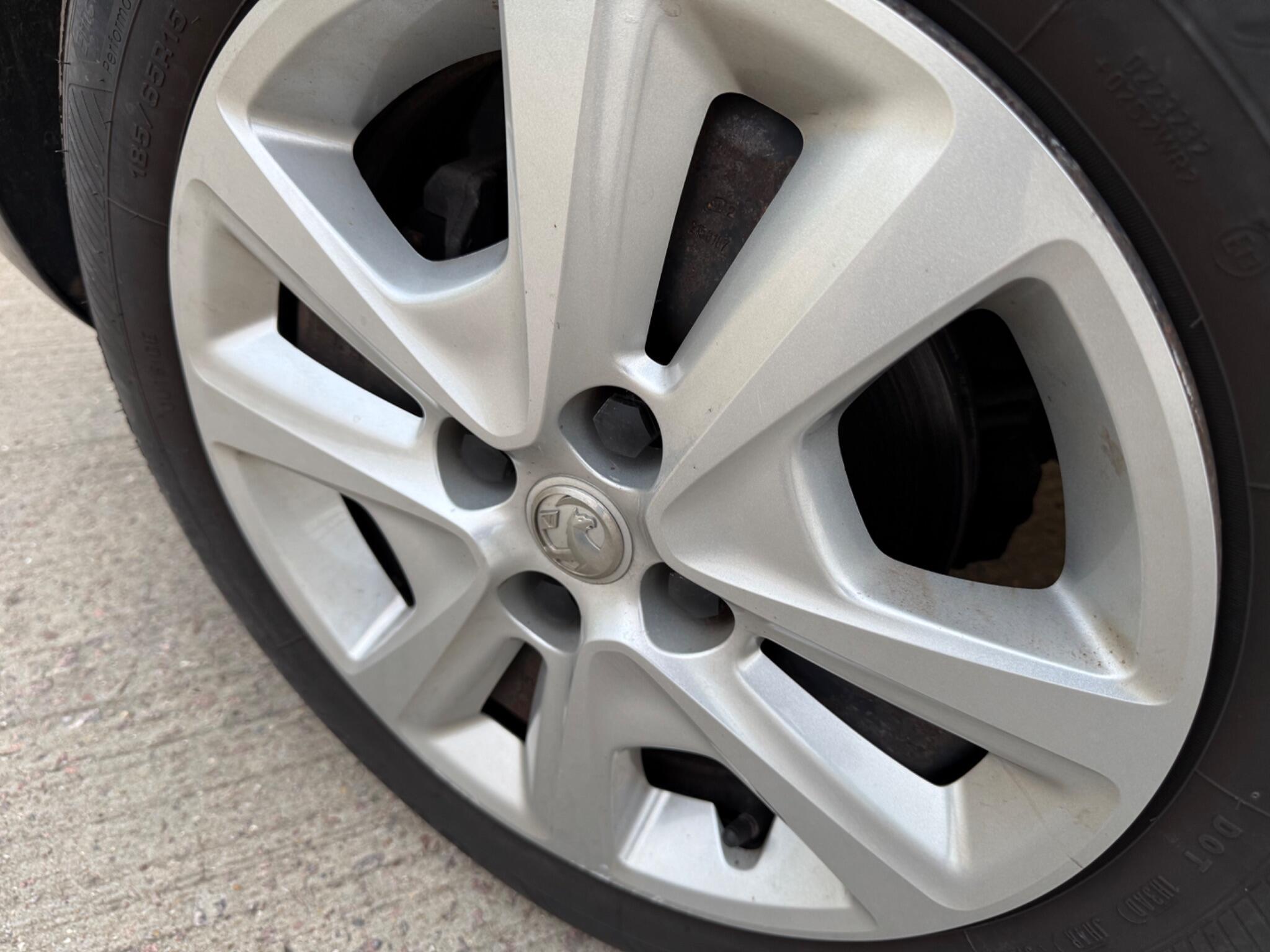 Vauxhall Corsa 1.4i Design Euro 6 (s/s) 5dr — photo 39 of 104