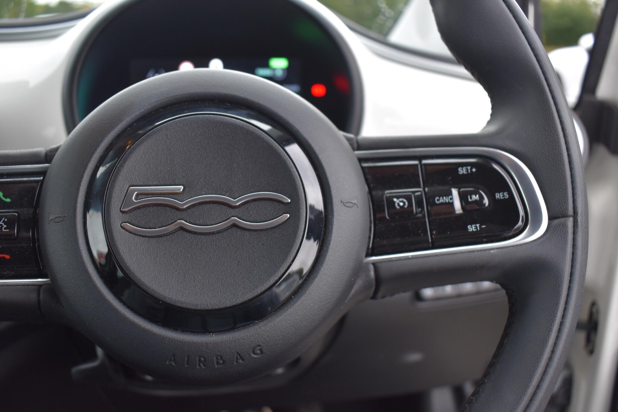 500e C - 42kWh Icon Auto 2dr - Image 26