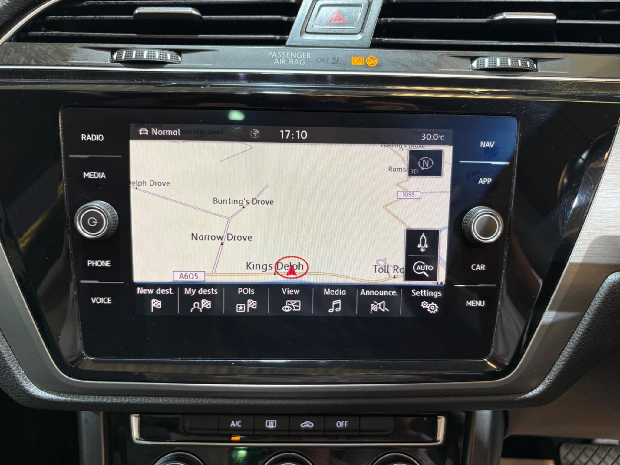 Volkswagen Touran view 19