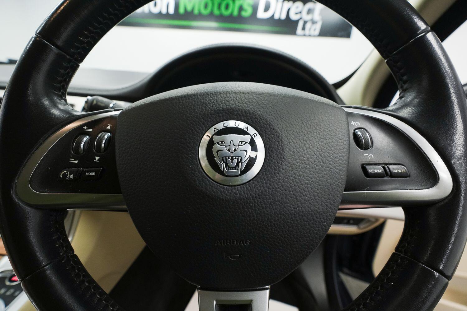 Jaguar XF view 24