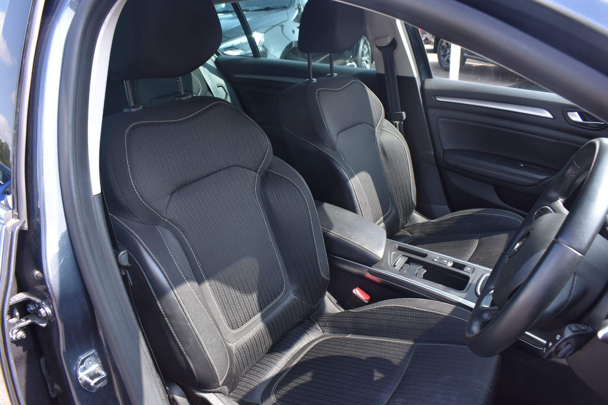 Megane - 1.3 TCe Iconic Sport Tourer Euro 6 (s/s) 5dr - Image 17