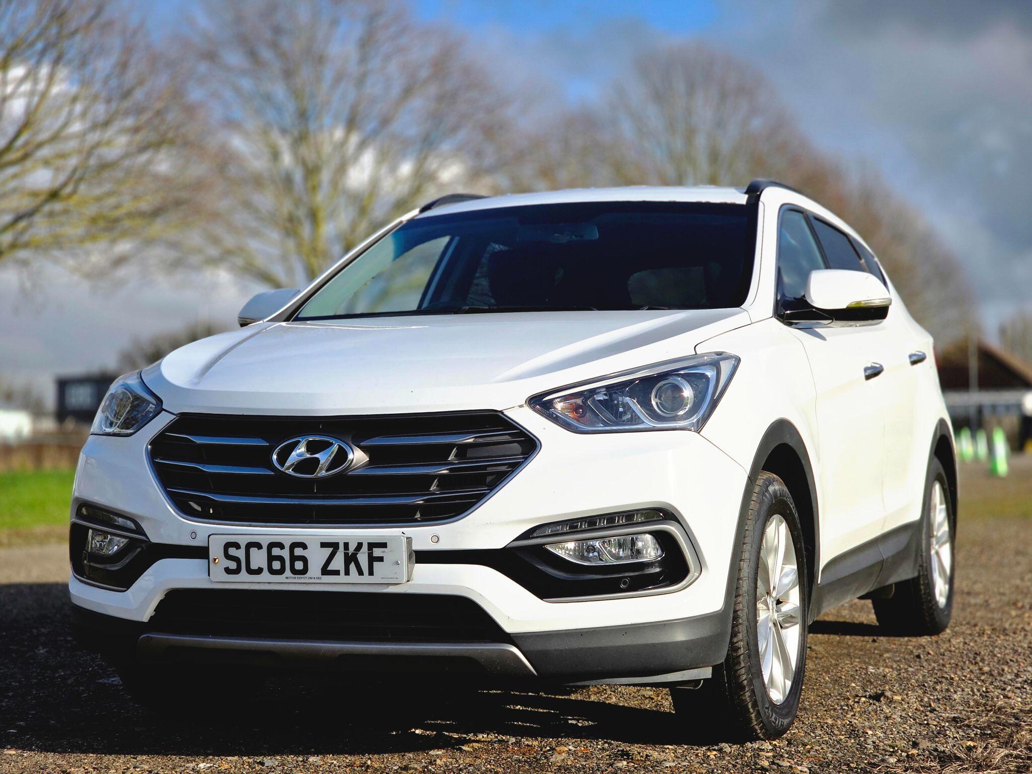 Hyundai Santa Fe view 3