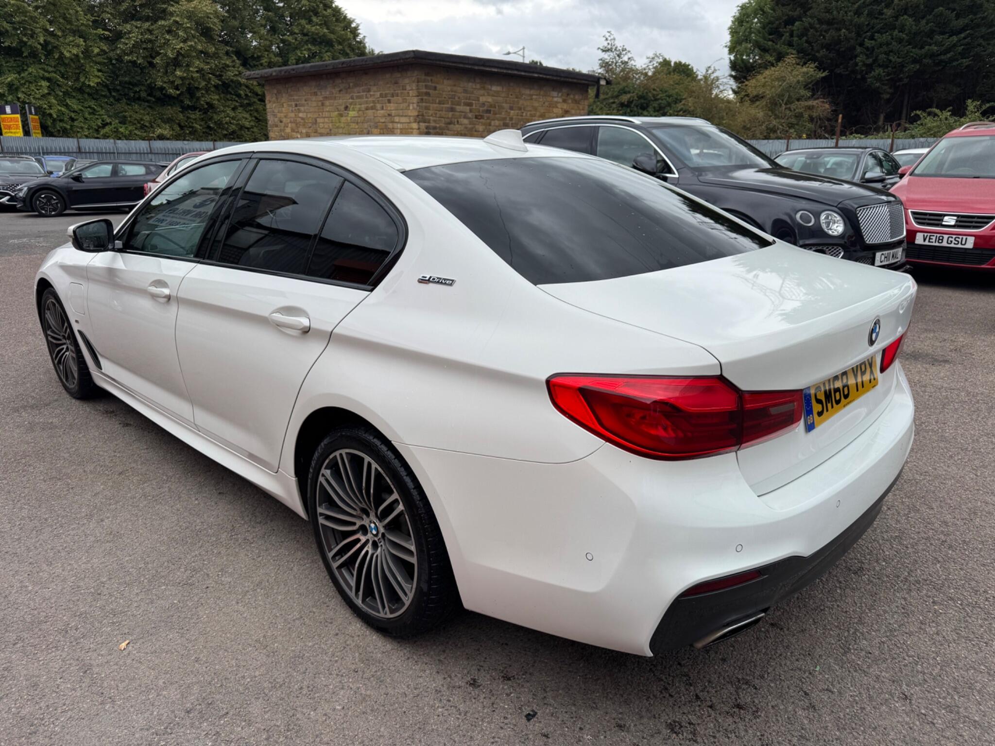 BMW 5 Series view 3