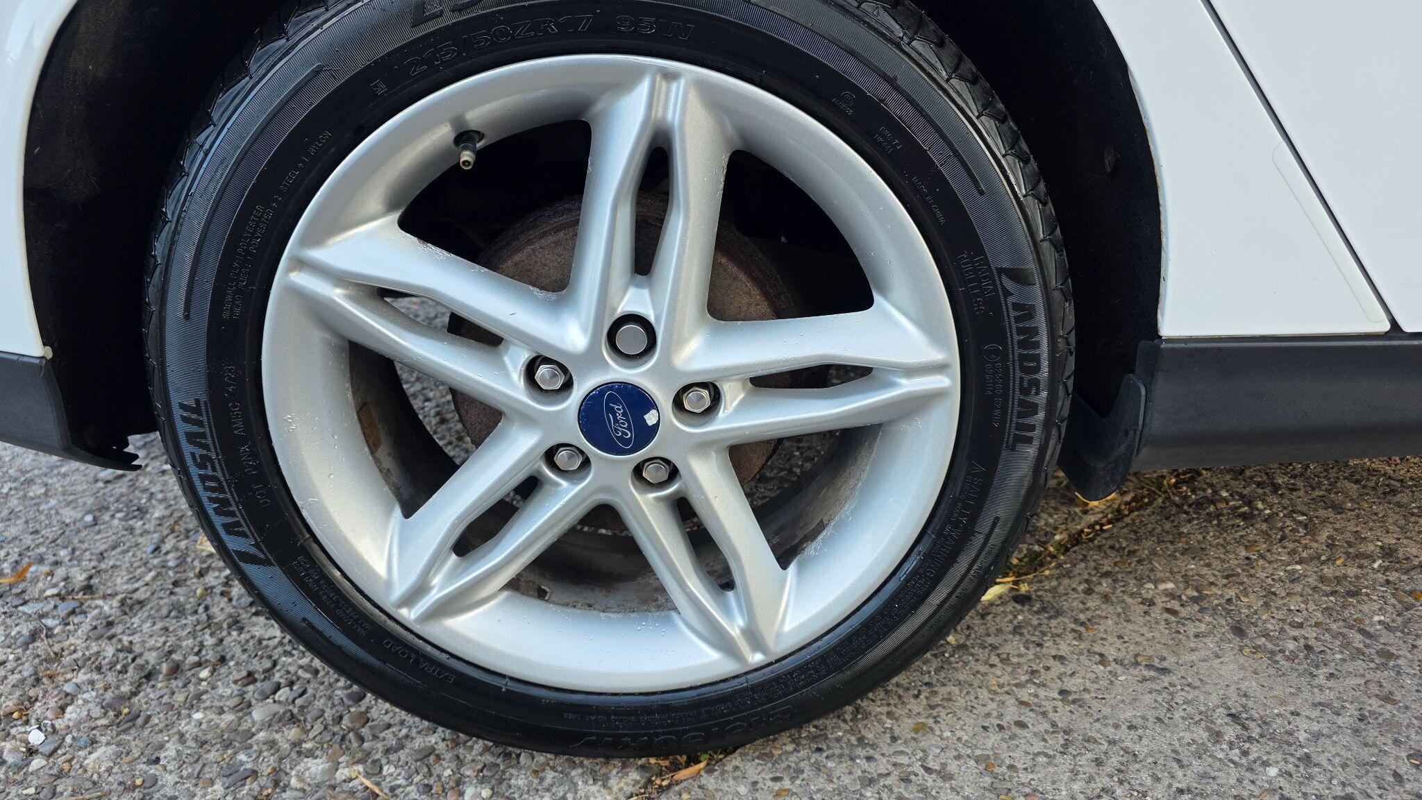 Ford Focus view 38