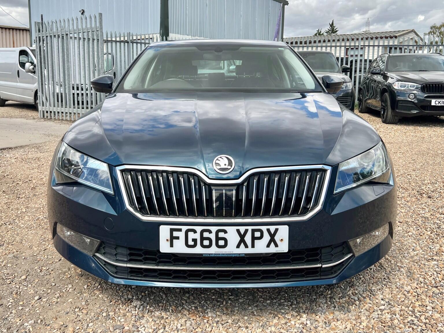 Skoda Superb view 11
