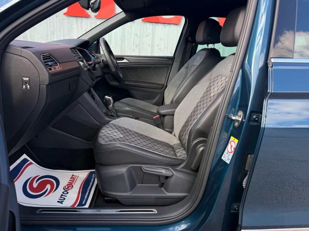 Volkswagen Tiguan view 2