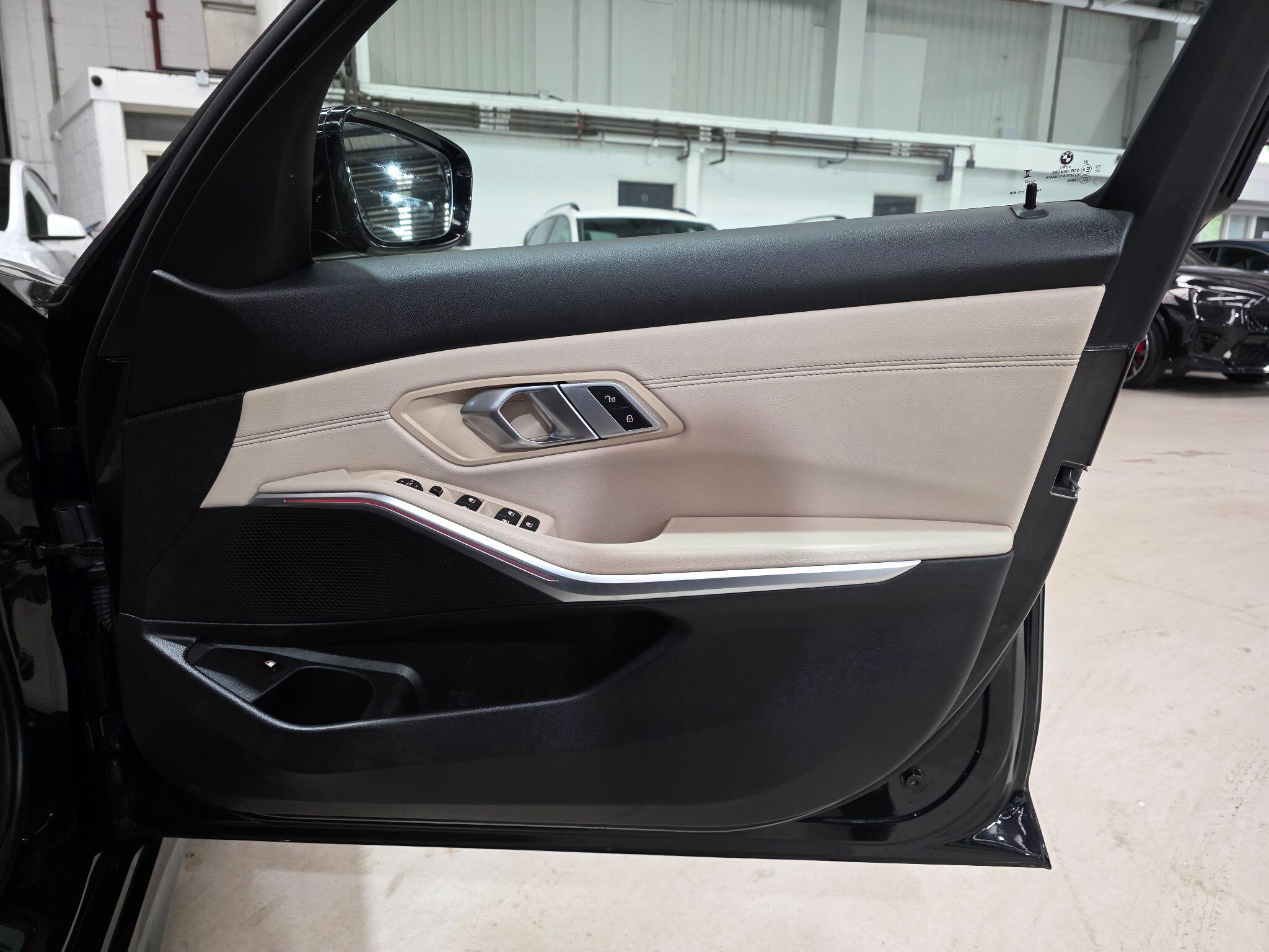 BMW 3 Series view 16