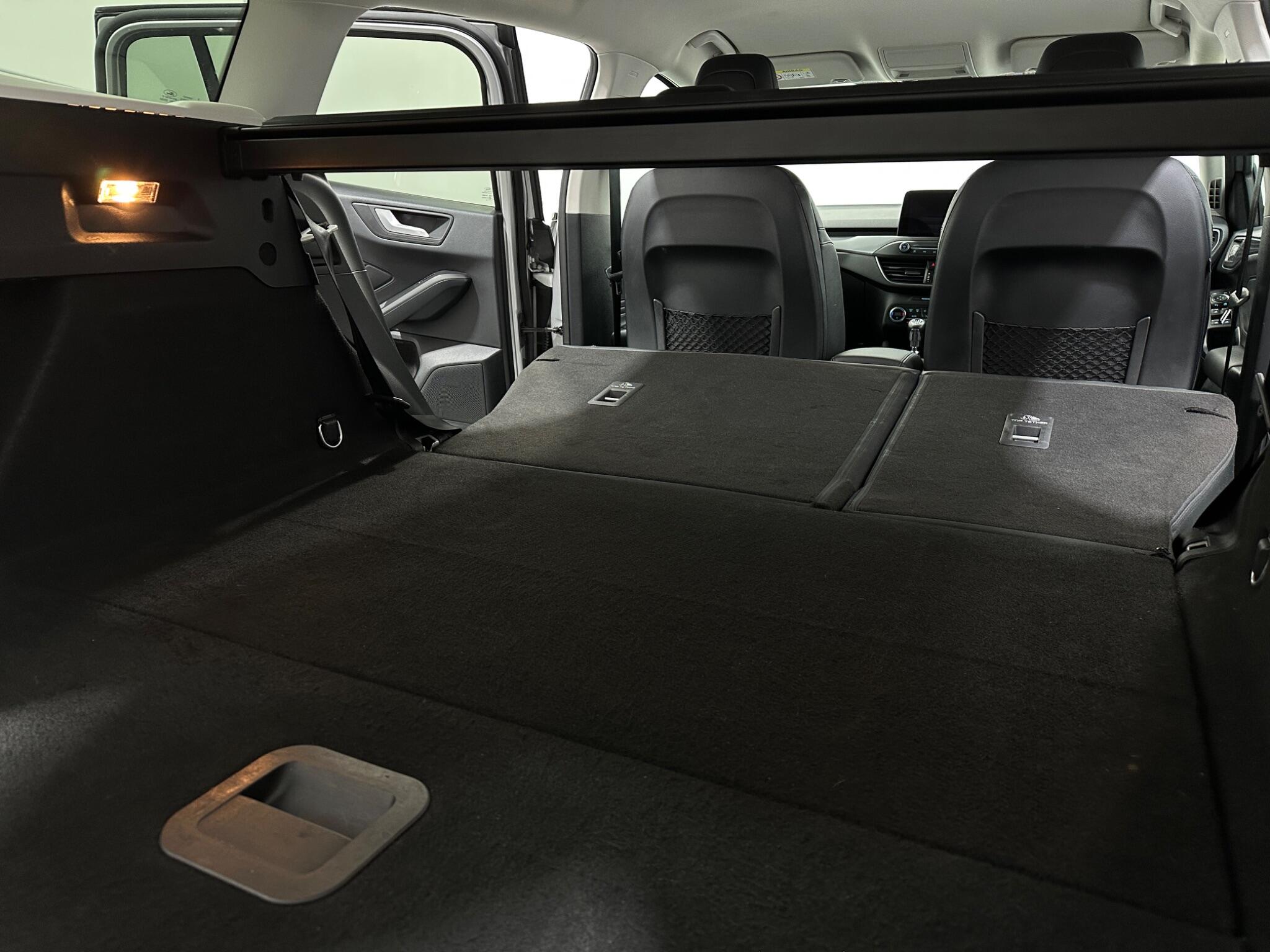 Ford Focus view 44