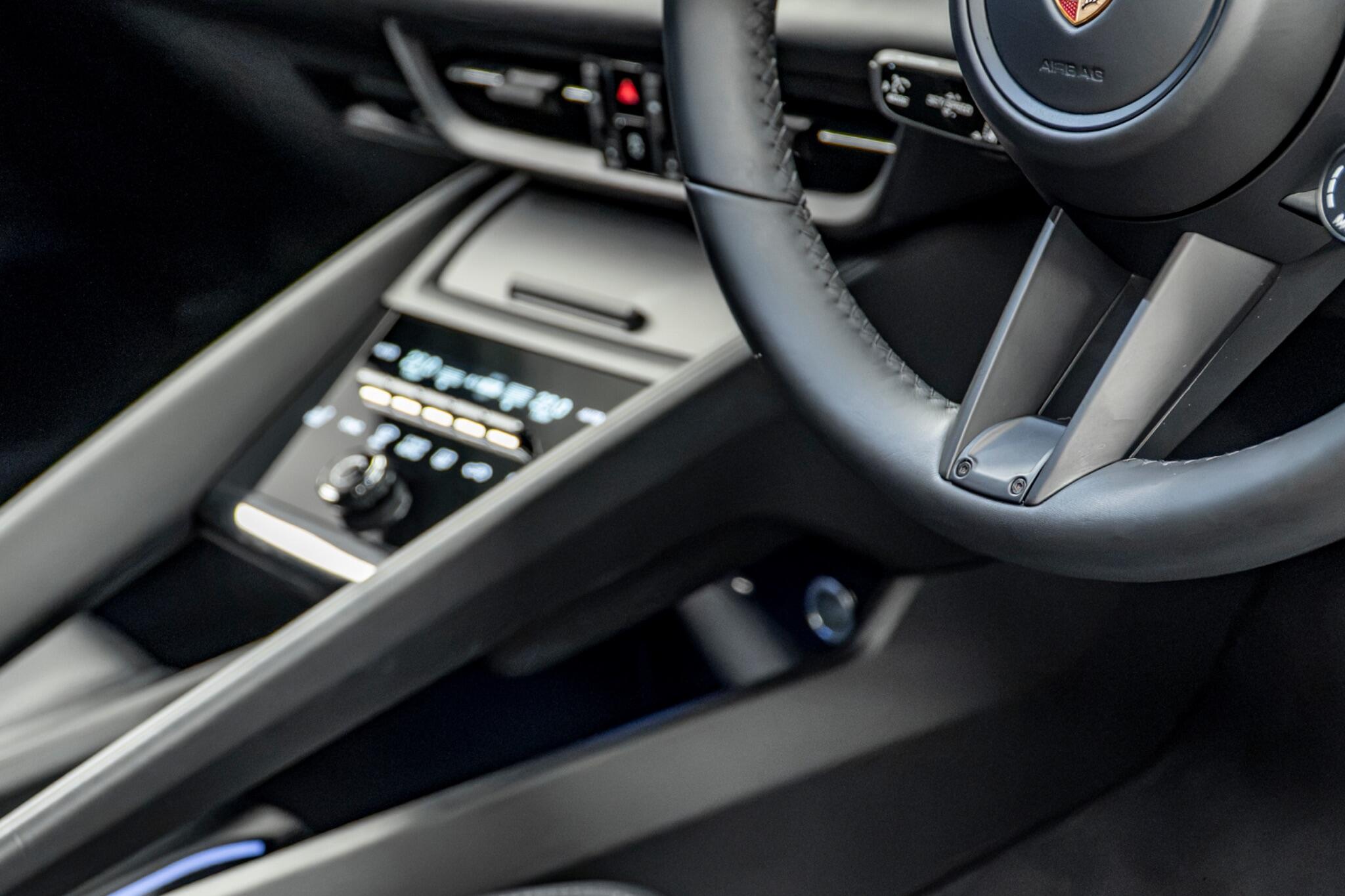 Porsche Macan view 38