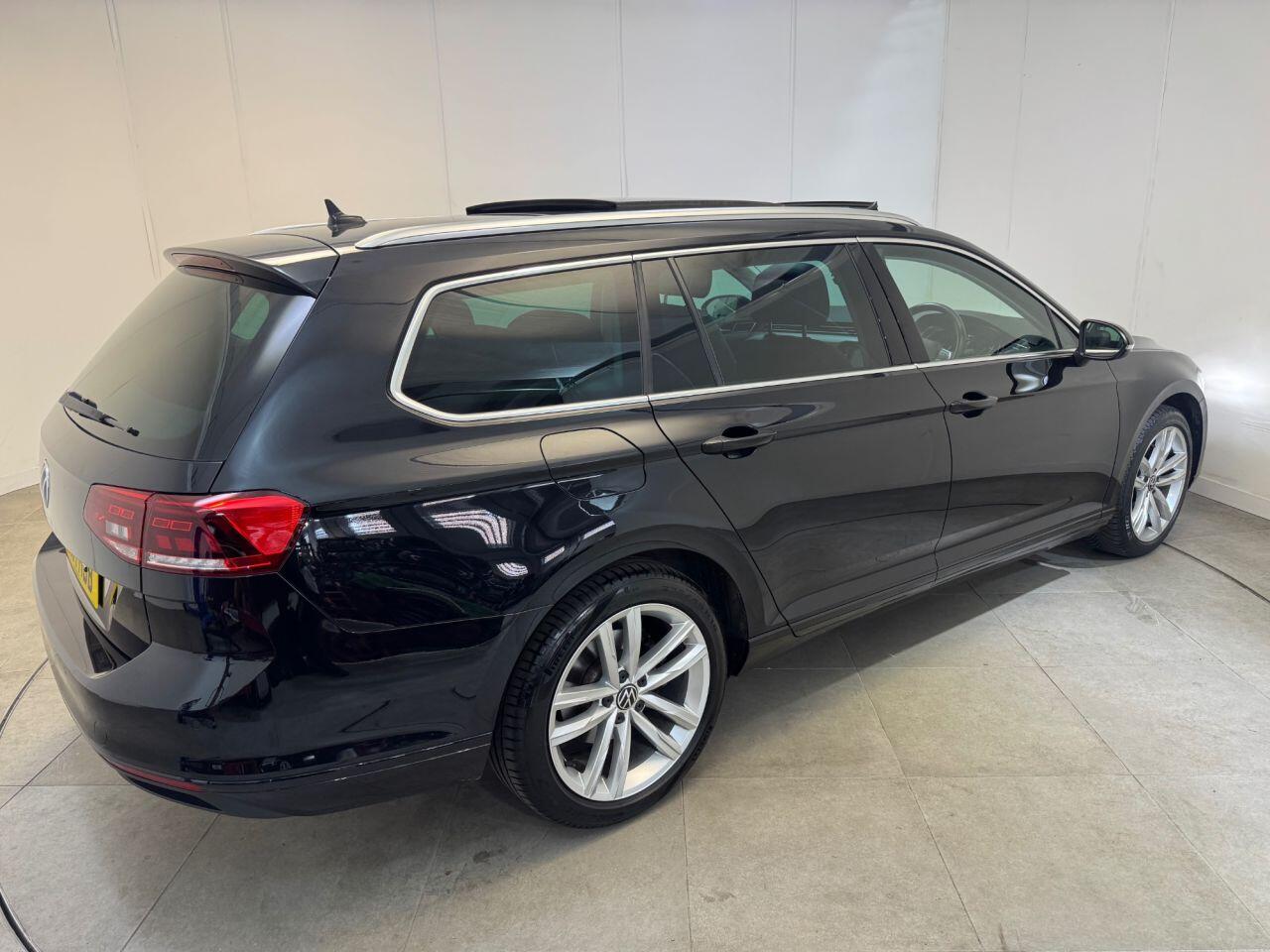 Volkswagen Passat view 4