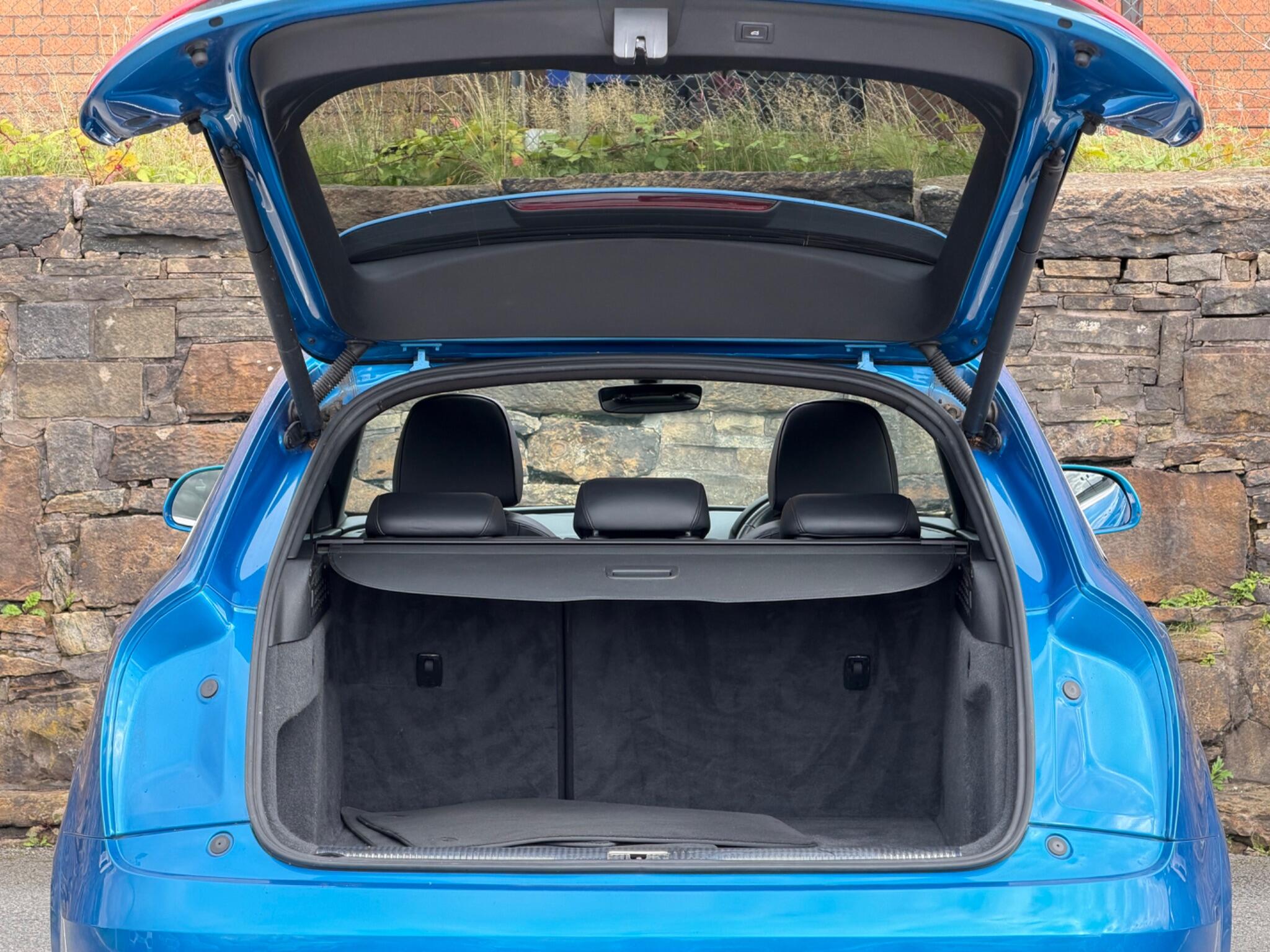 Audi Q3 view 23