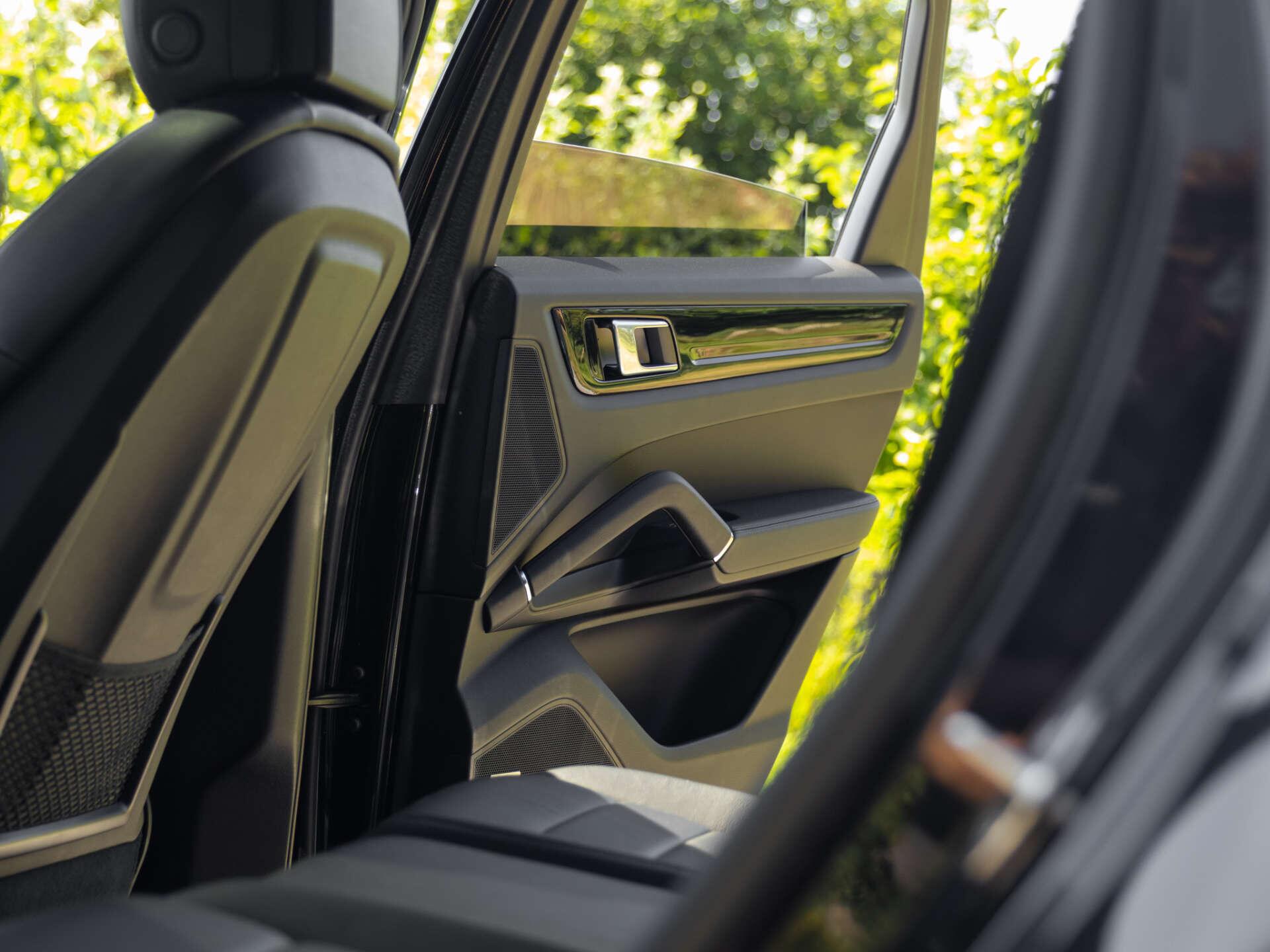 Porsche Cayenne view 41