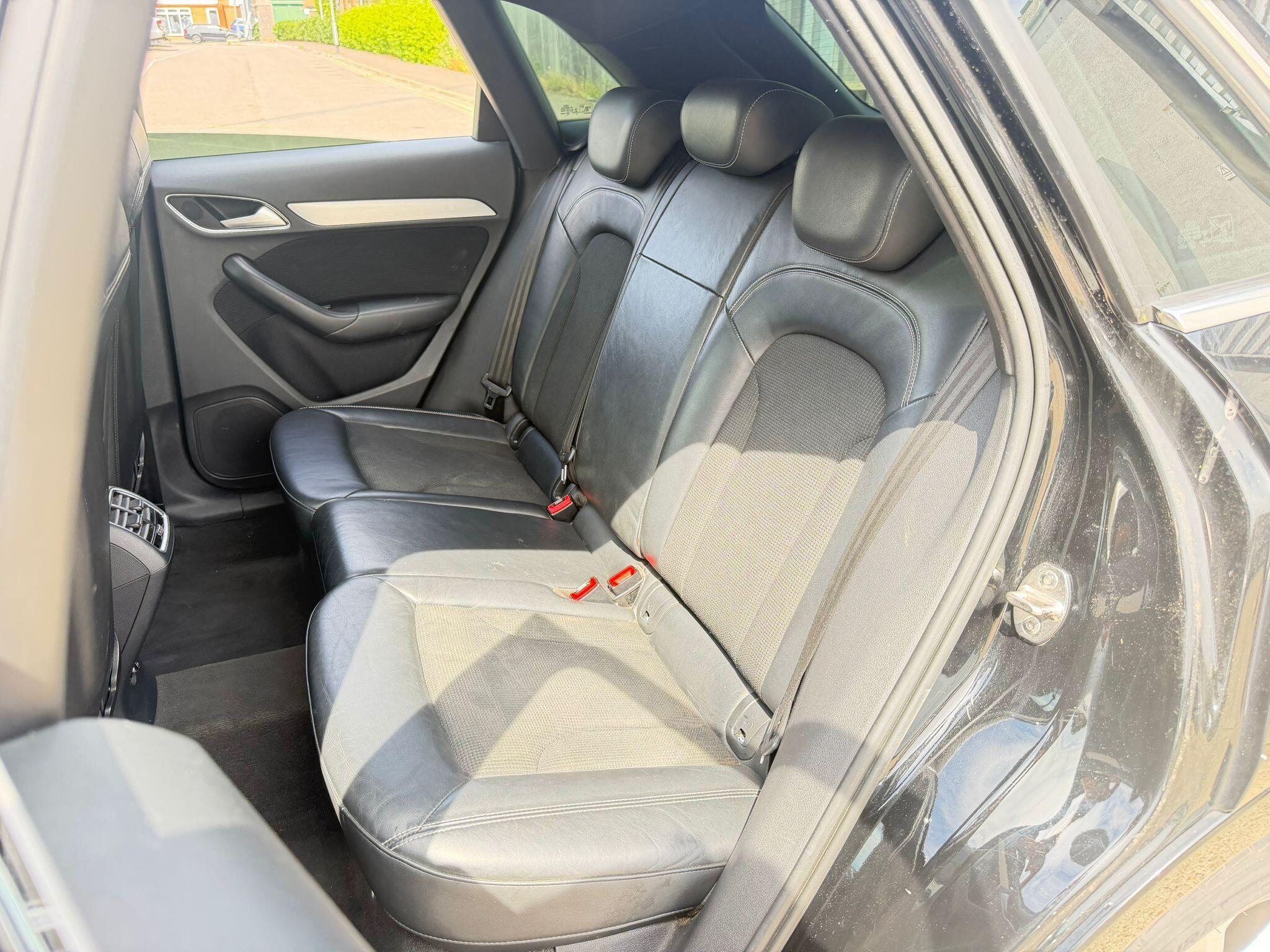 Audi Q3 view 16