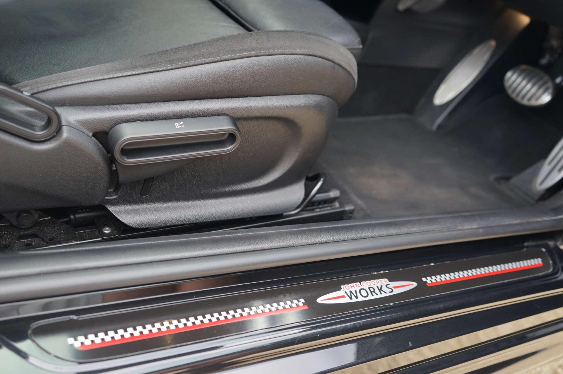 Mini Hatch view 15