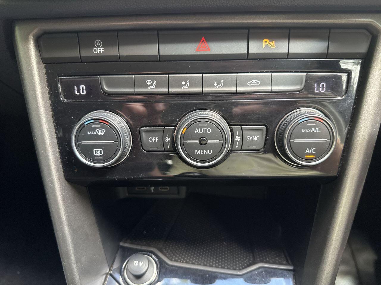Volkswagen T-Roc view 19