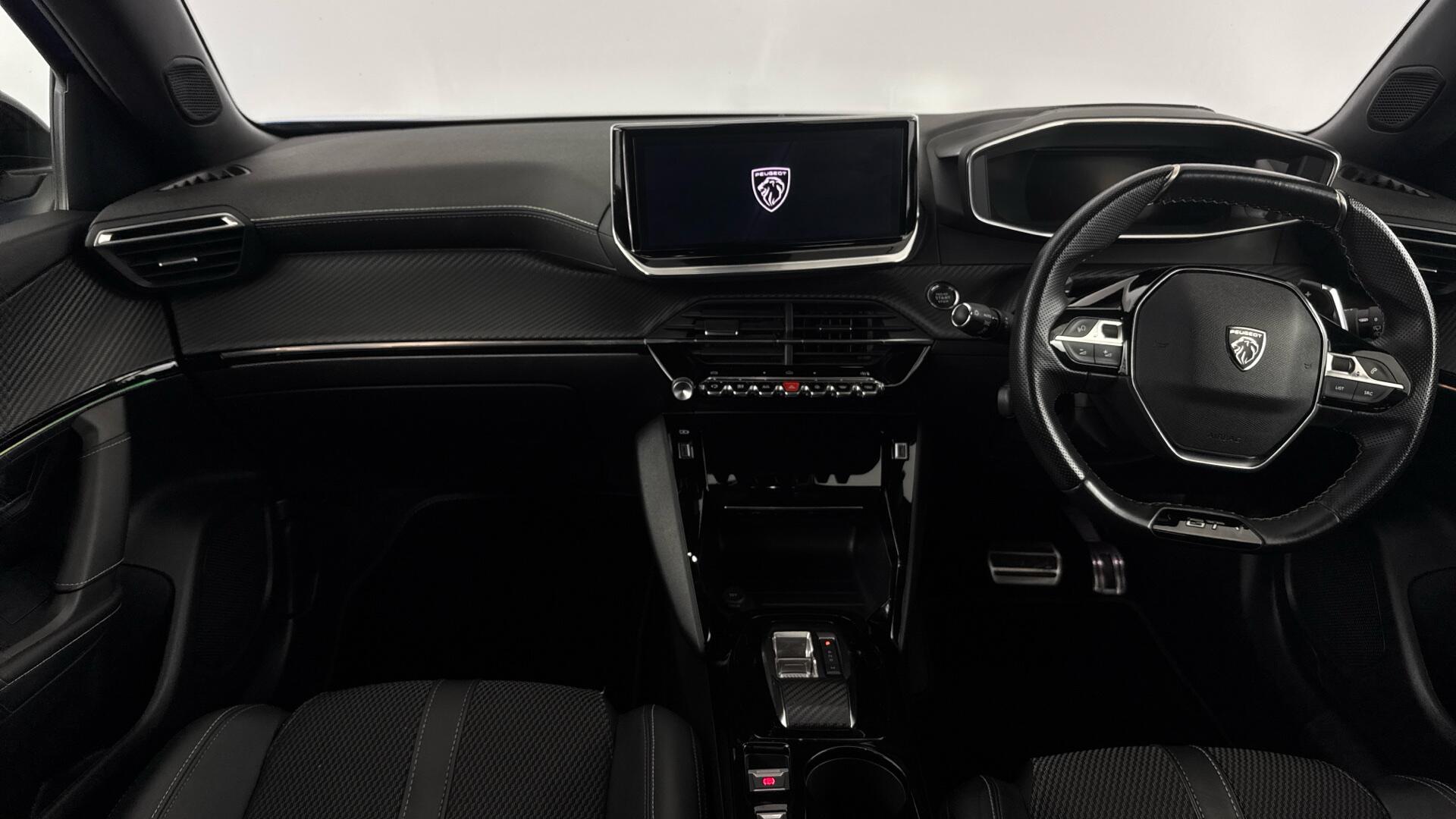 Peugeot 2008 view 11