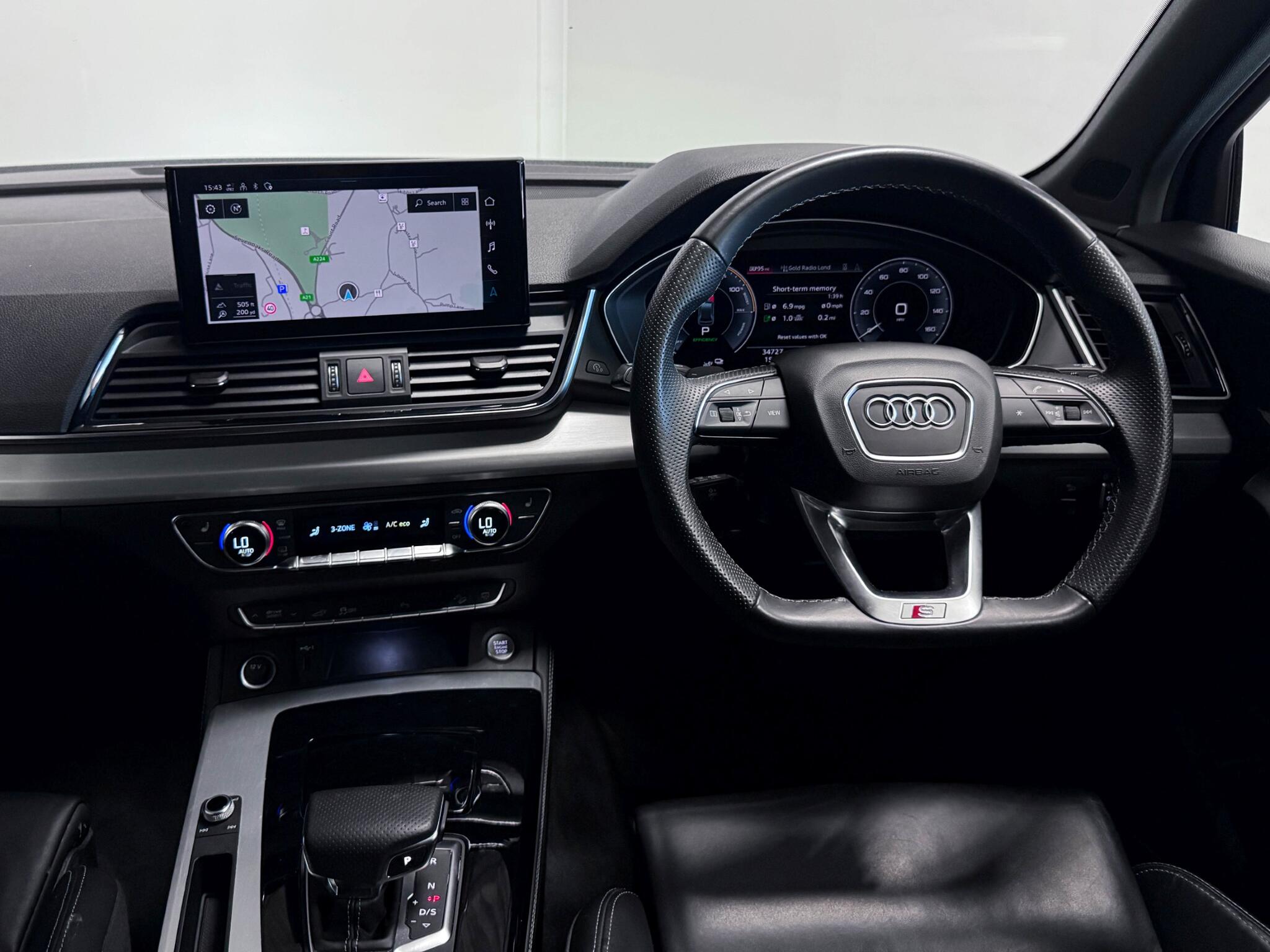 Audi Q5 view 17