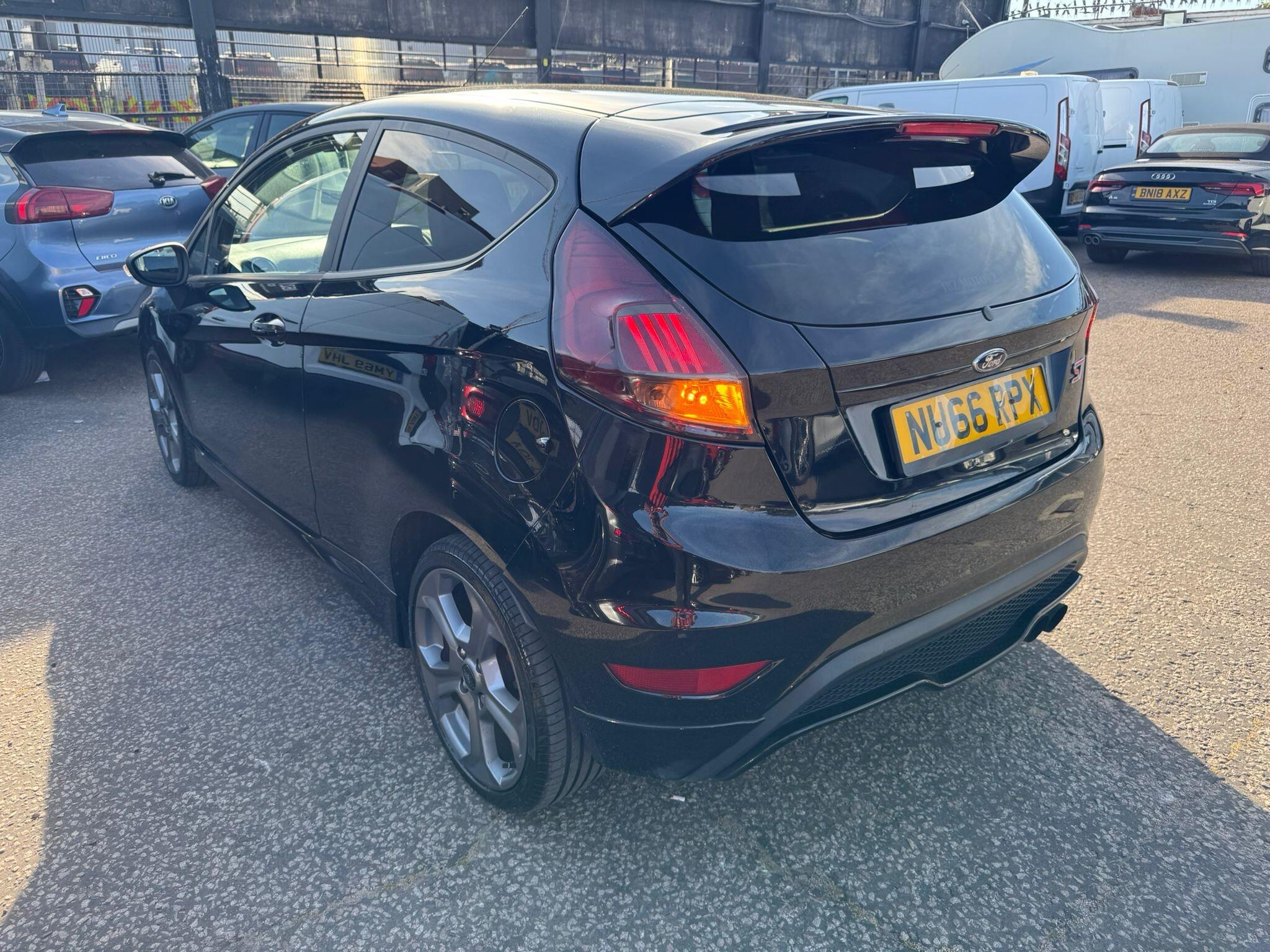 Ford Fiesta view 13