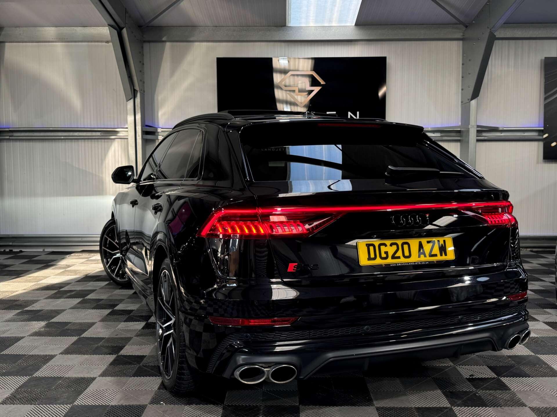 Audi SQ8 view 5