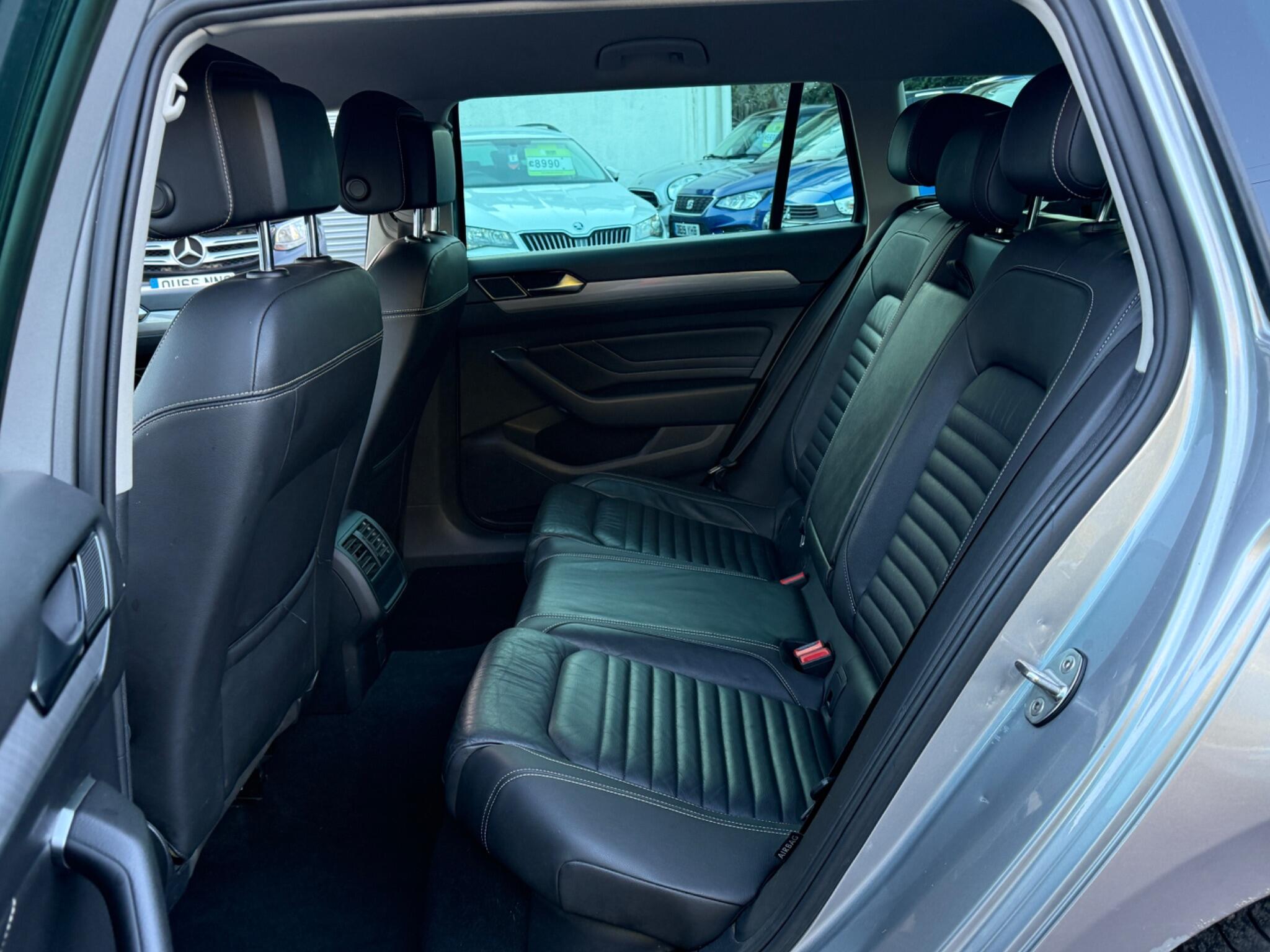 Volkswagen Passat - Image 52