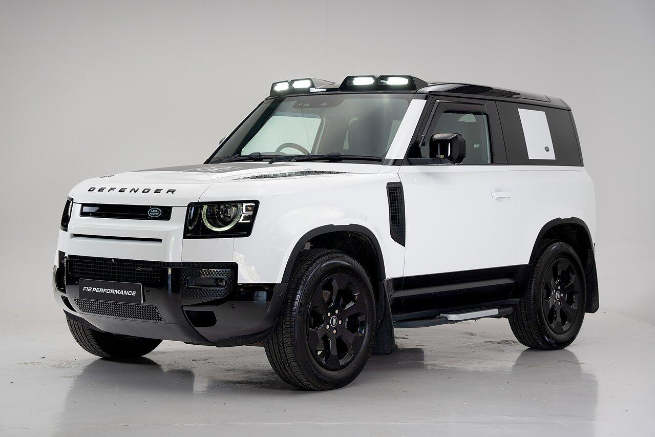 Land Rover Defender 90 view 11