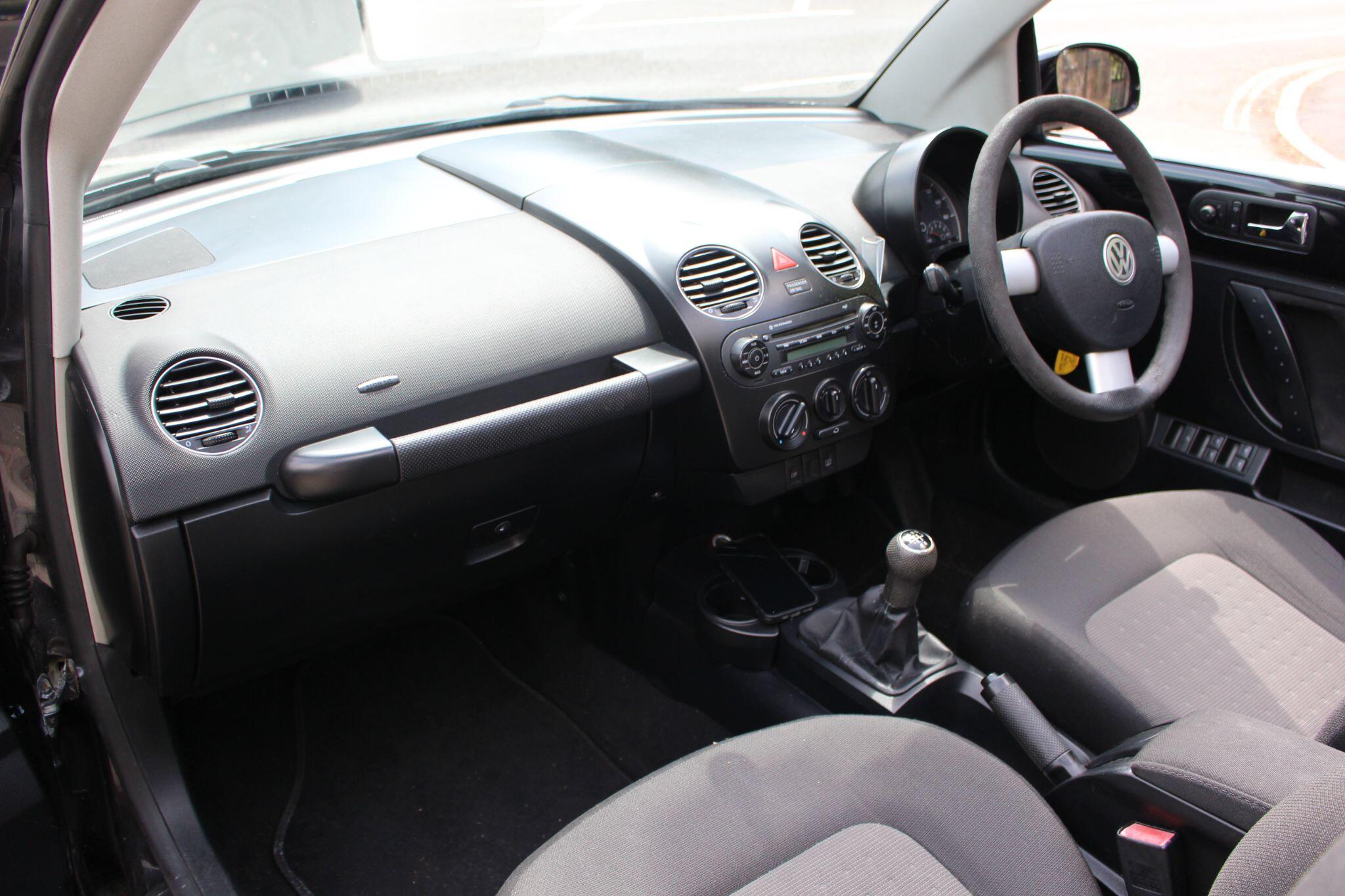 Volkswagen Beetle view 16