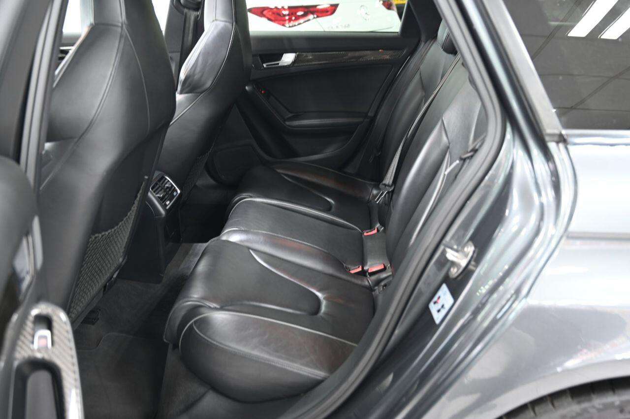 Audi RS4 Avant view 18