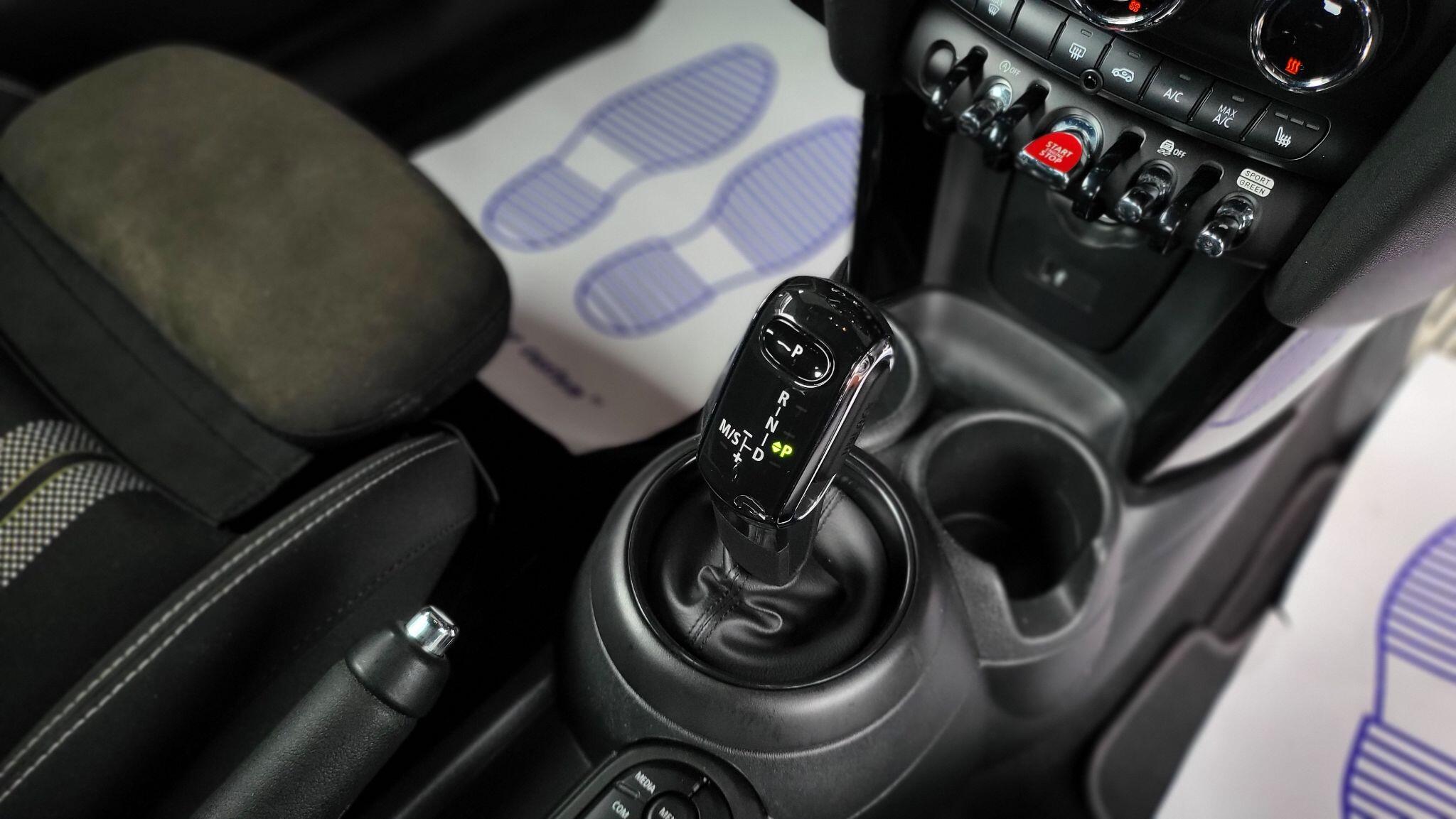 Mini Hatch view 11