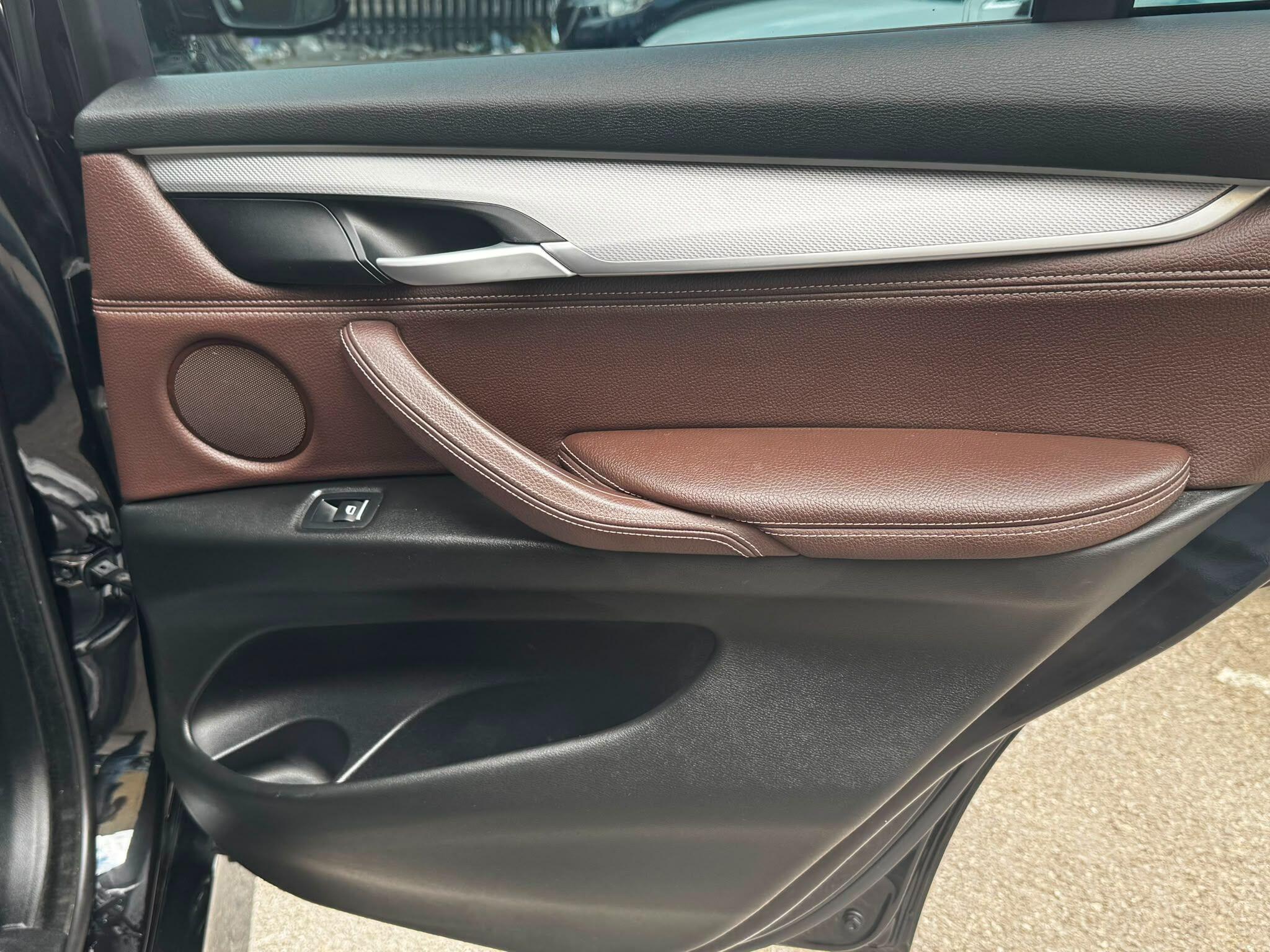 BMW X5 view 32