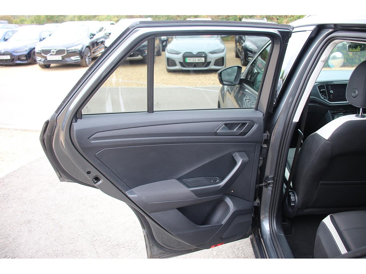 Volkswagen T-Roc view 40