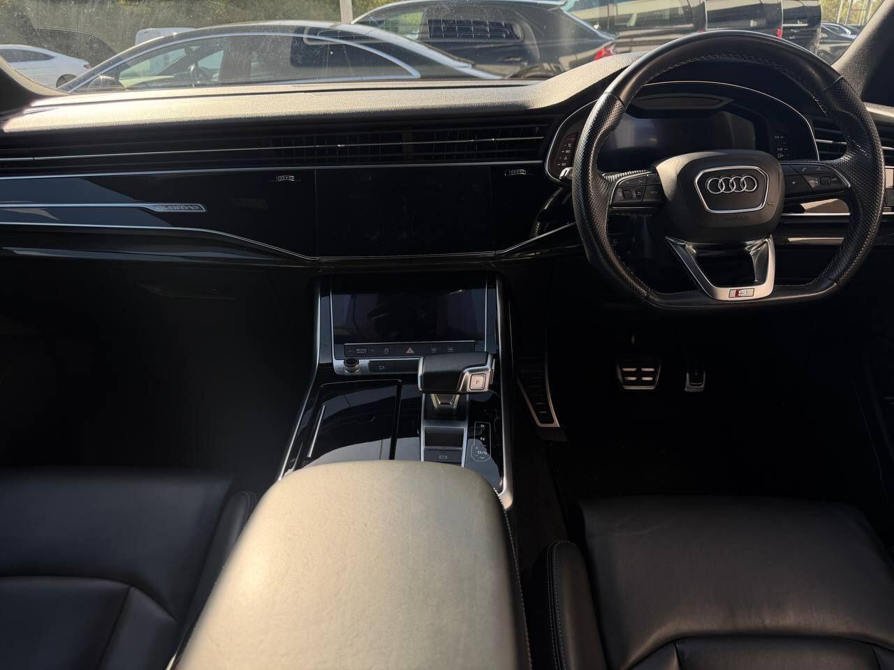 Audi Q7 view 25