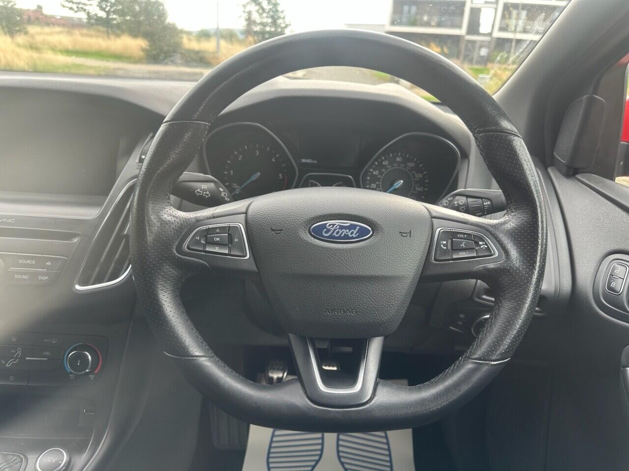 Ford Focus view 15