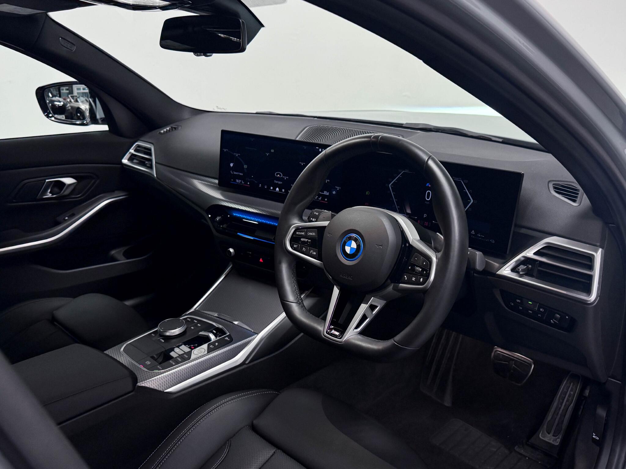 BMW 3 Series view 24