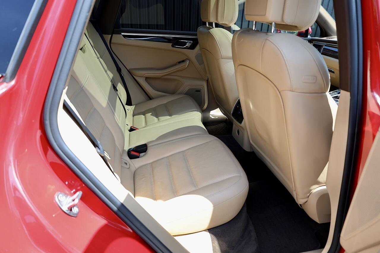 Porsche Macan view 30