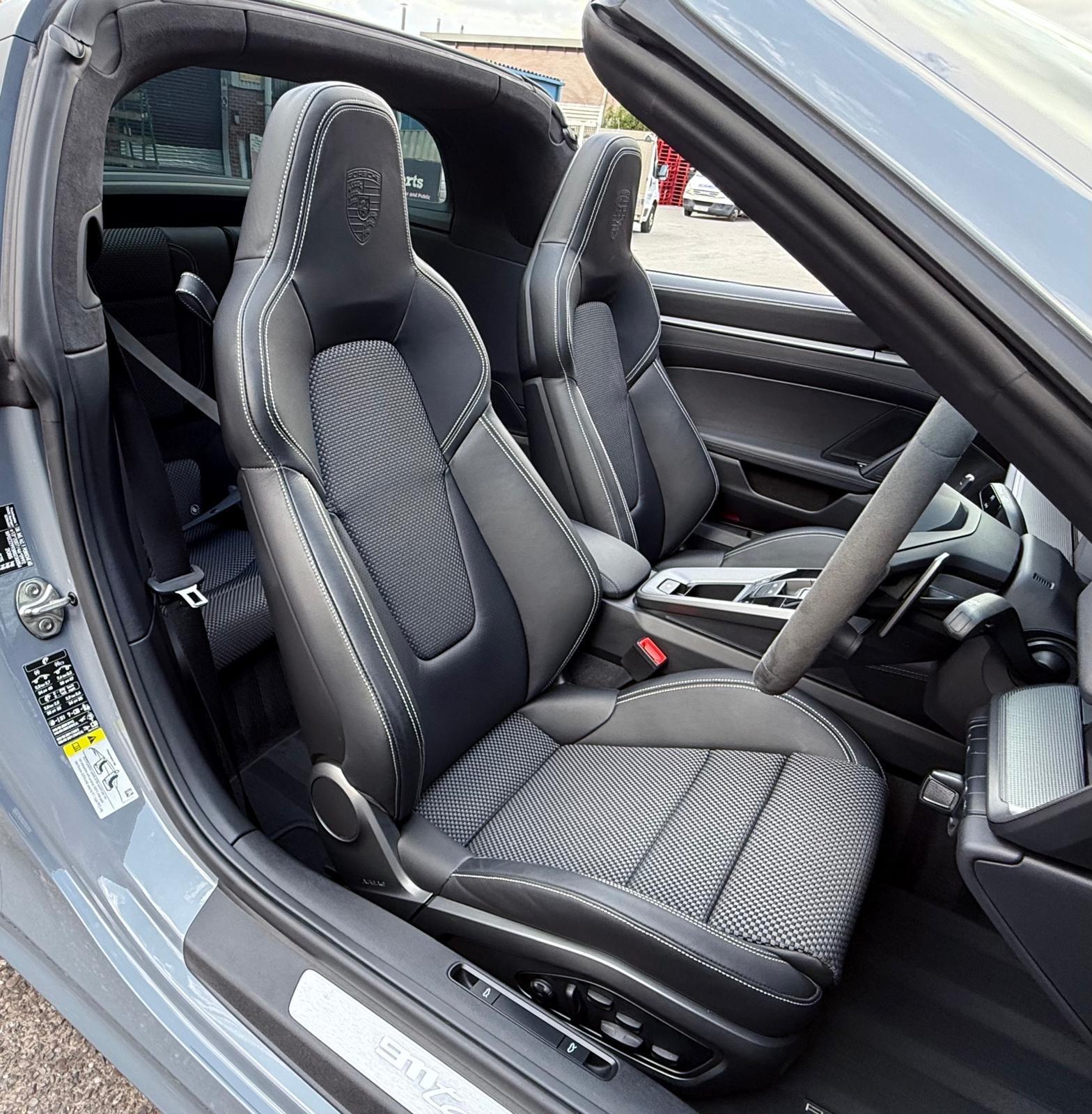 Porsche 911 view 18