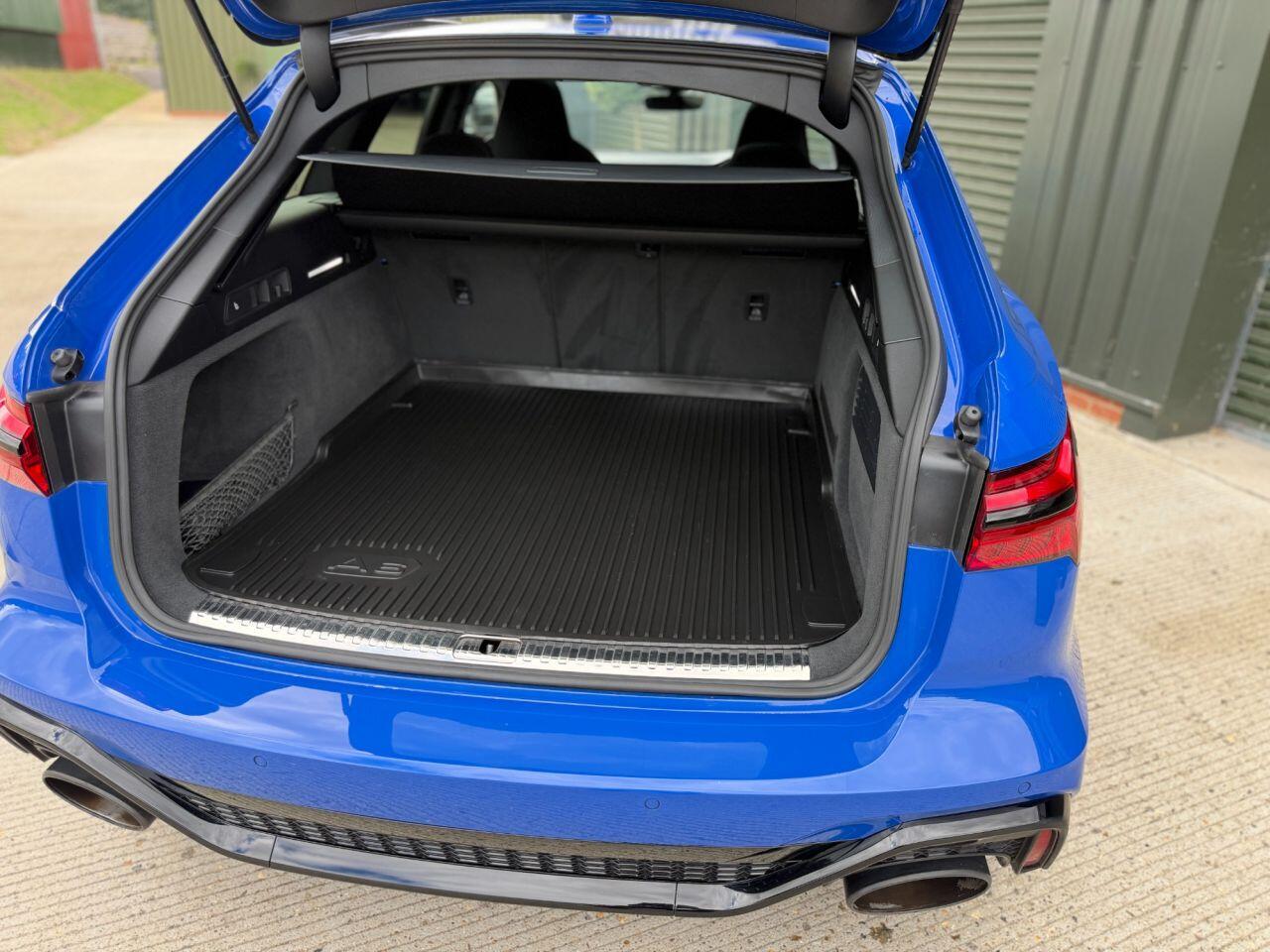 Audi RS6 Avant view 39