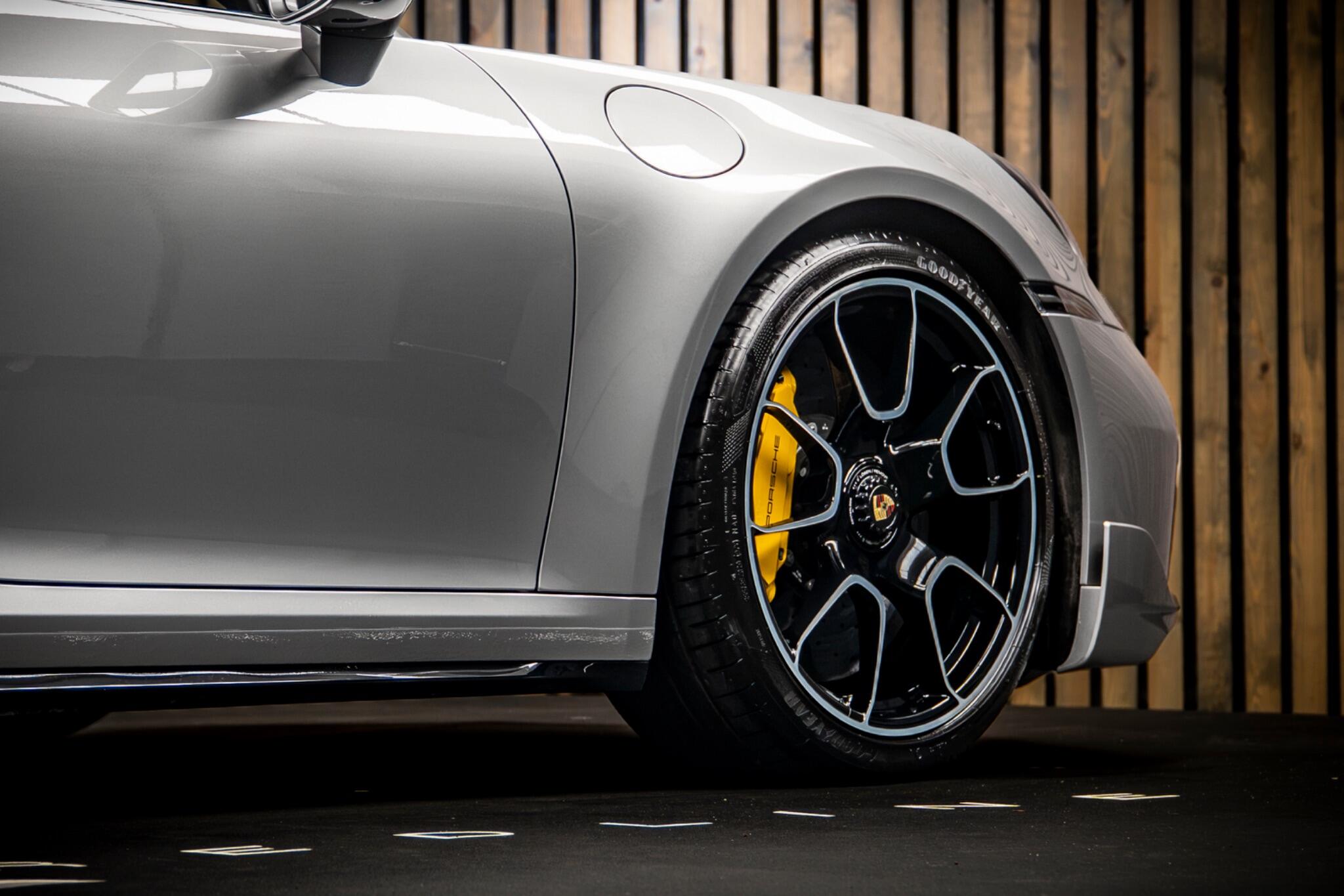 Porsche 911 view 14