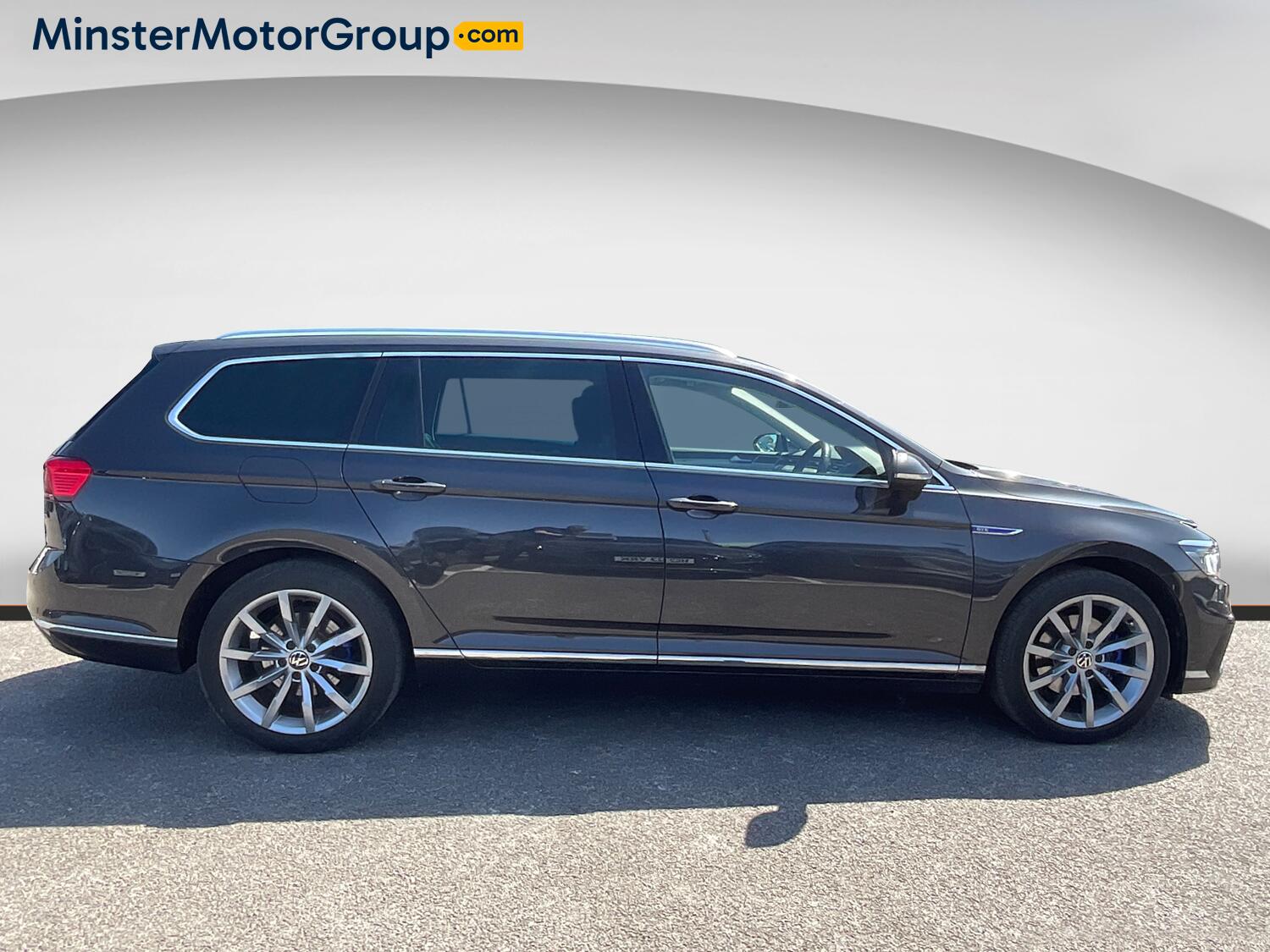 Volkswagen Passat view 2