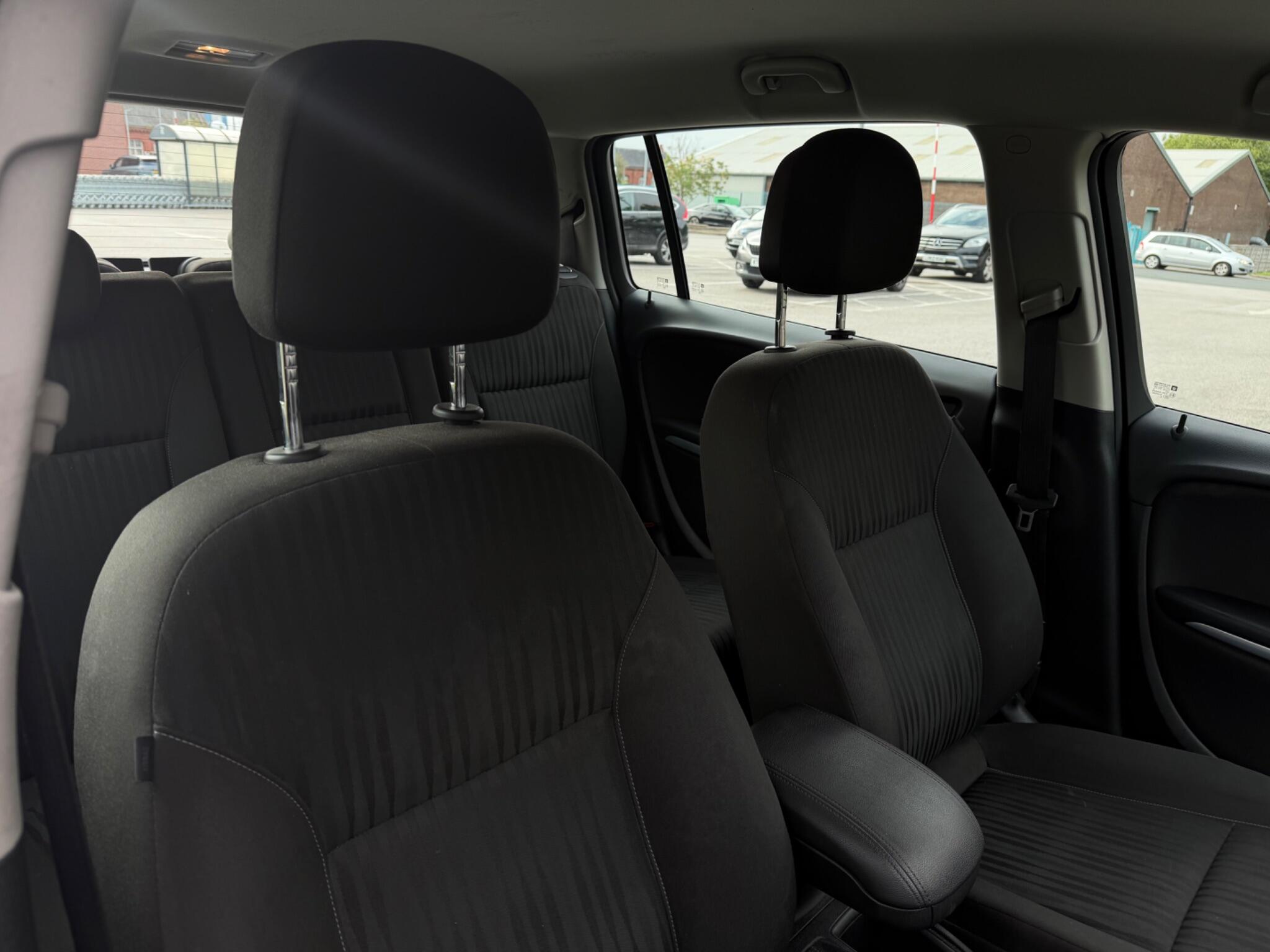 Vauxhall Zafira Tourer view 18