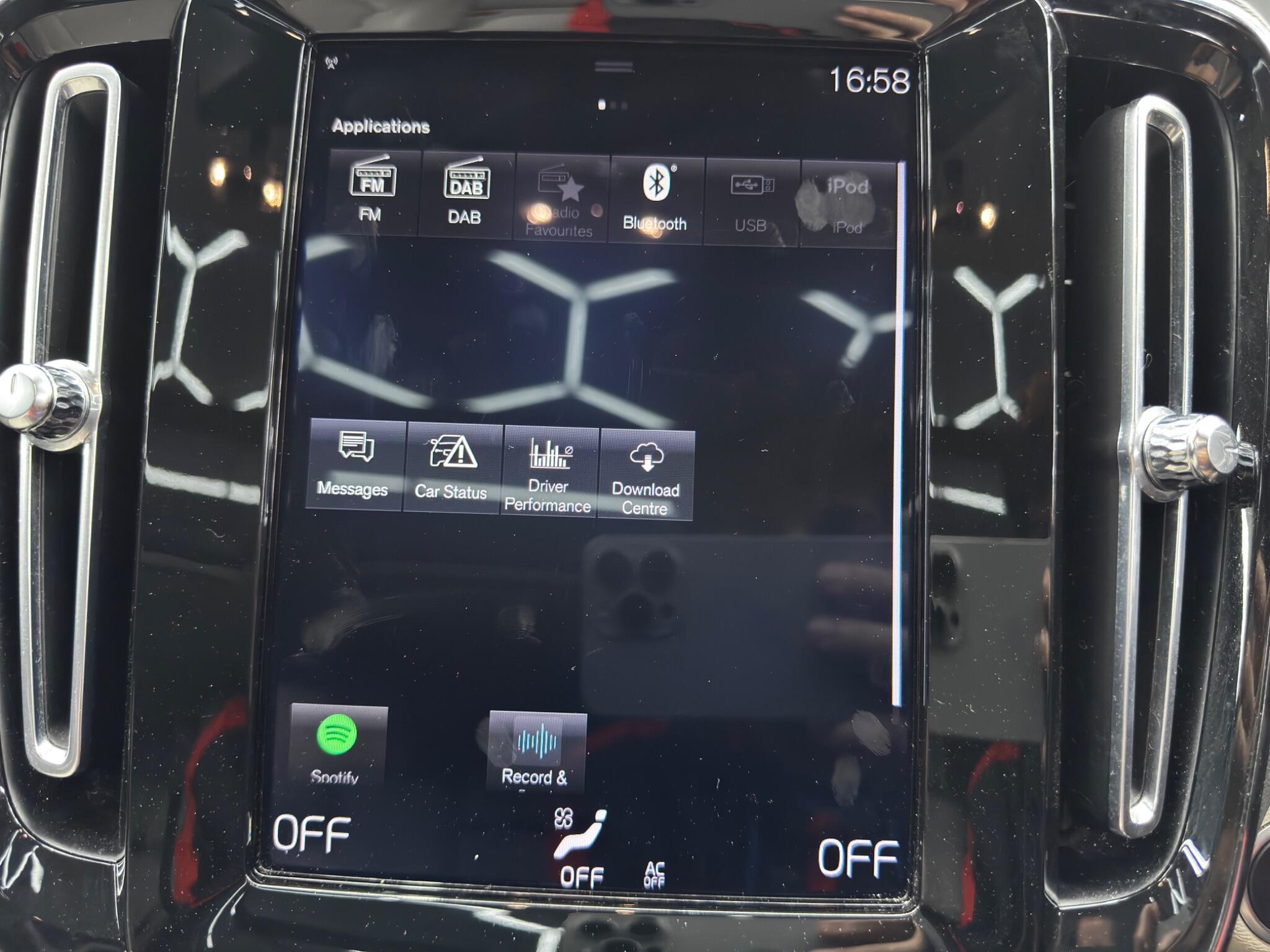 Volvo XC40 view 31