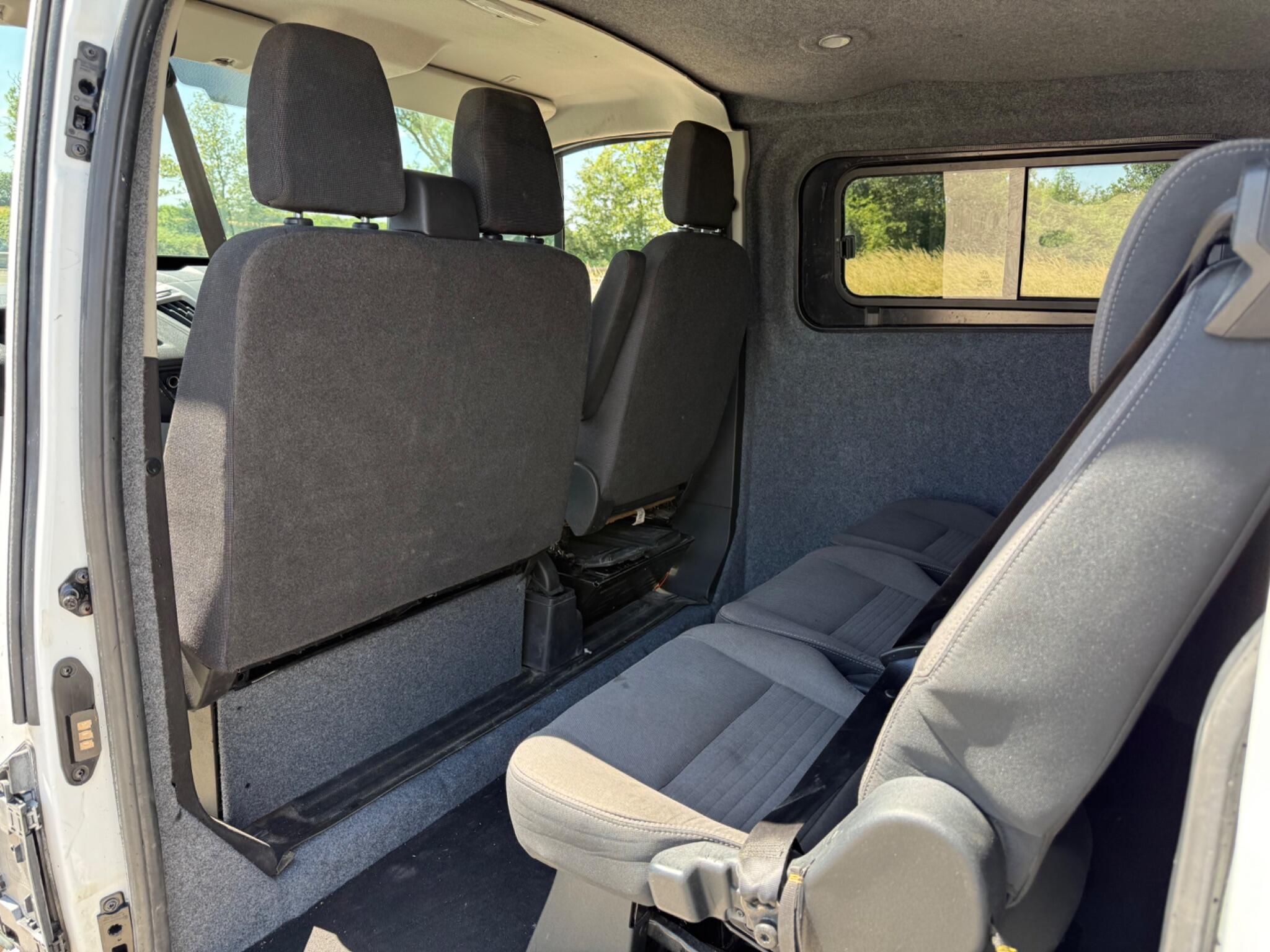 Ford Transit Custom 2.0 TDCi 290 L1 H1 5dr — photo 38 of 84