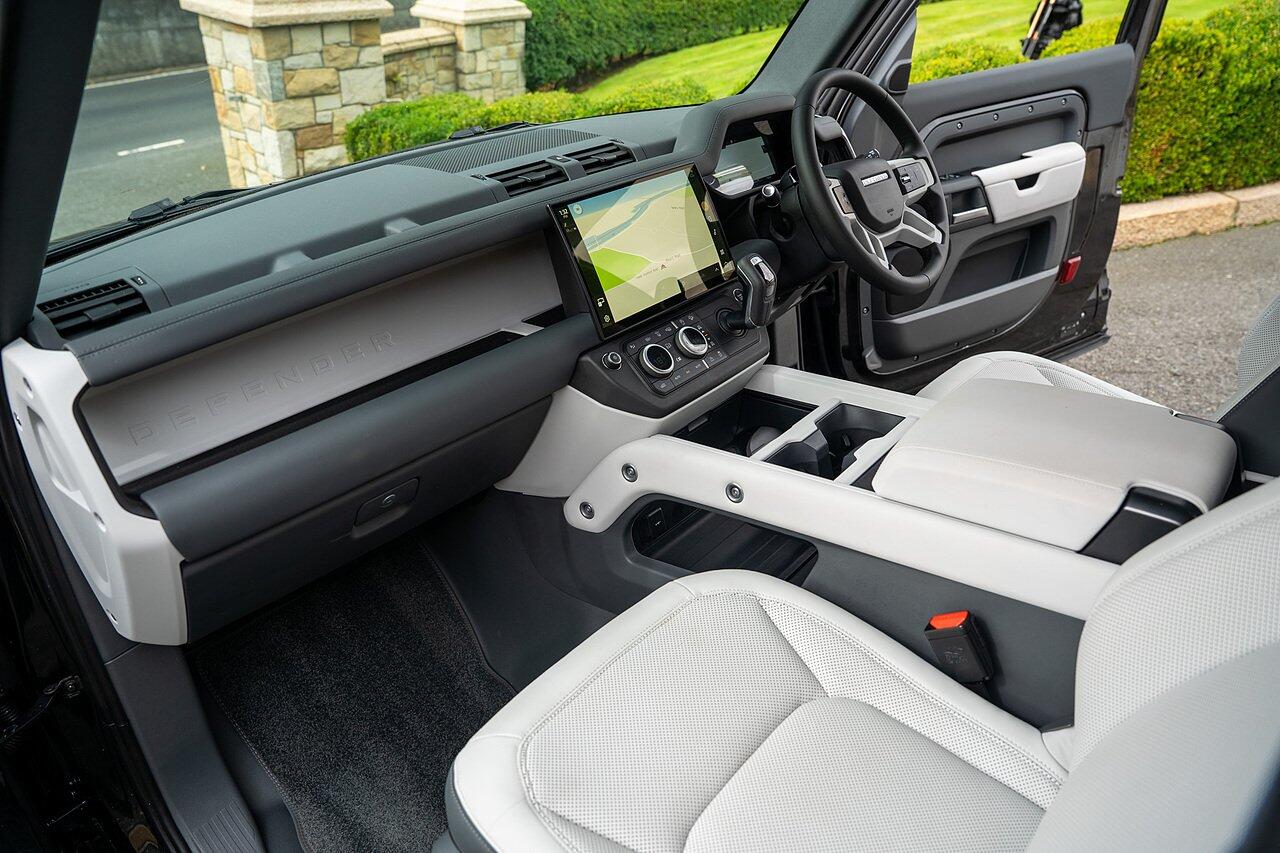 Land Rover Defender view 66