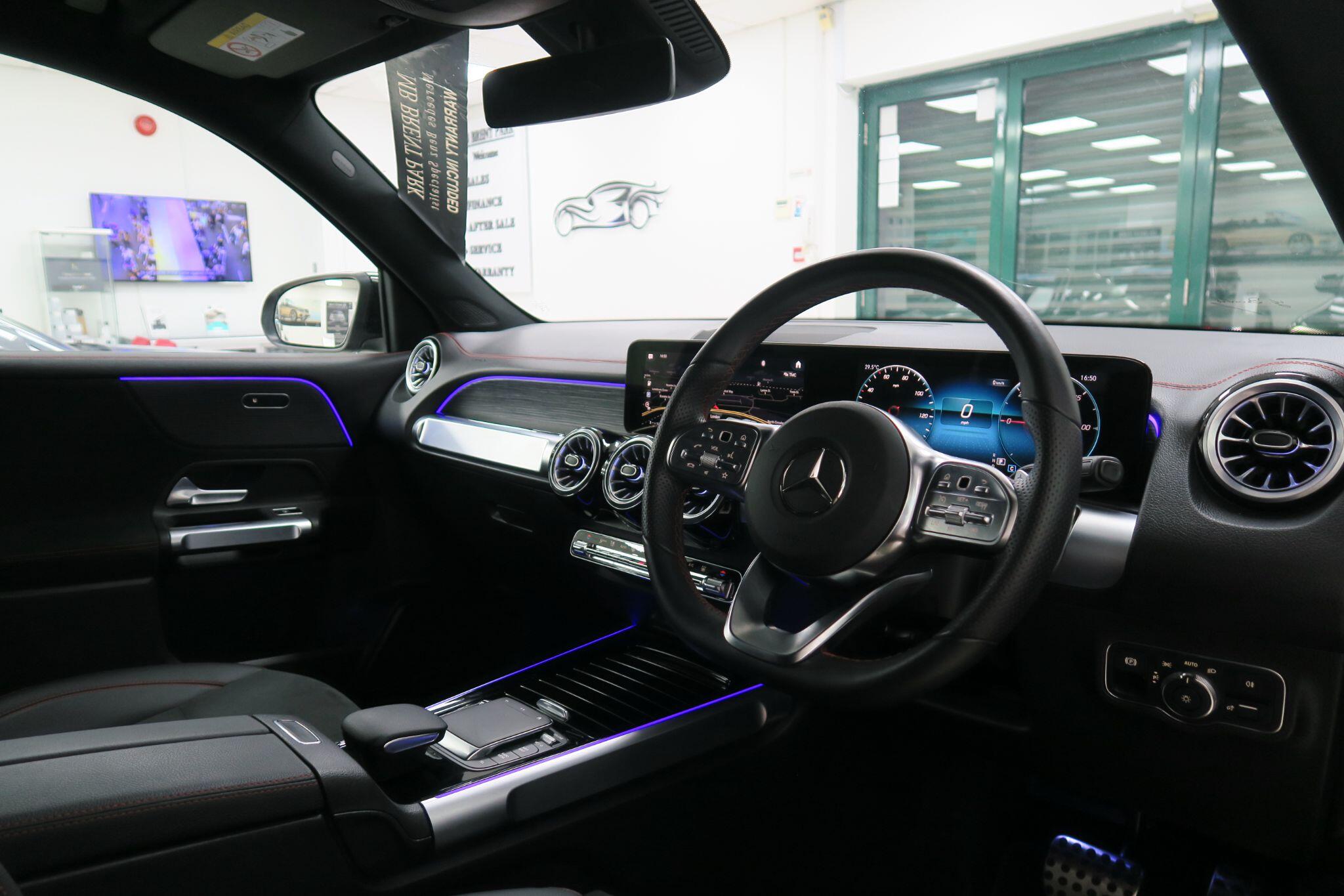 Mercedes-Benz 300 view 10