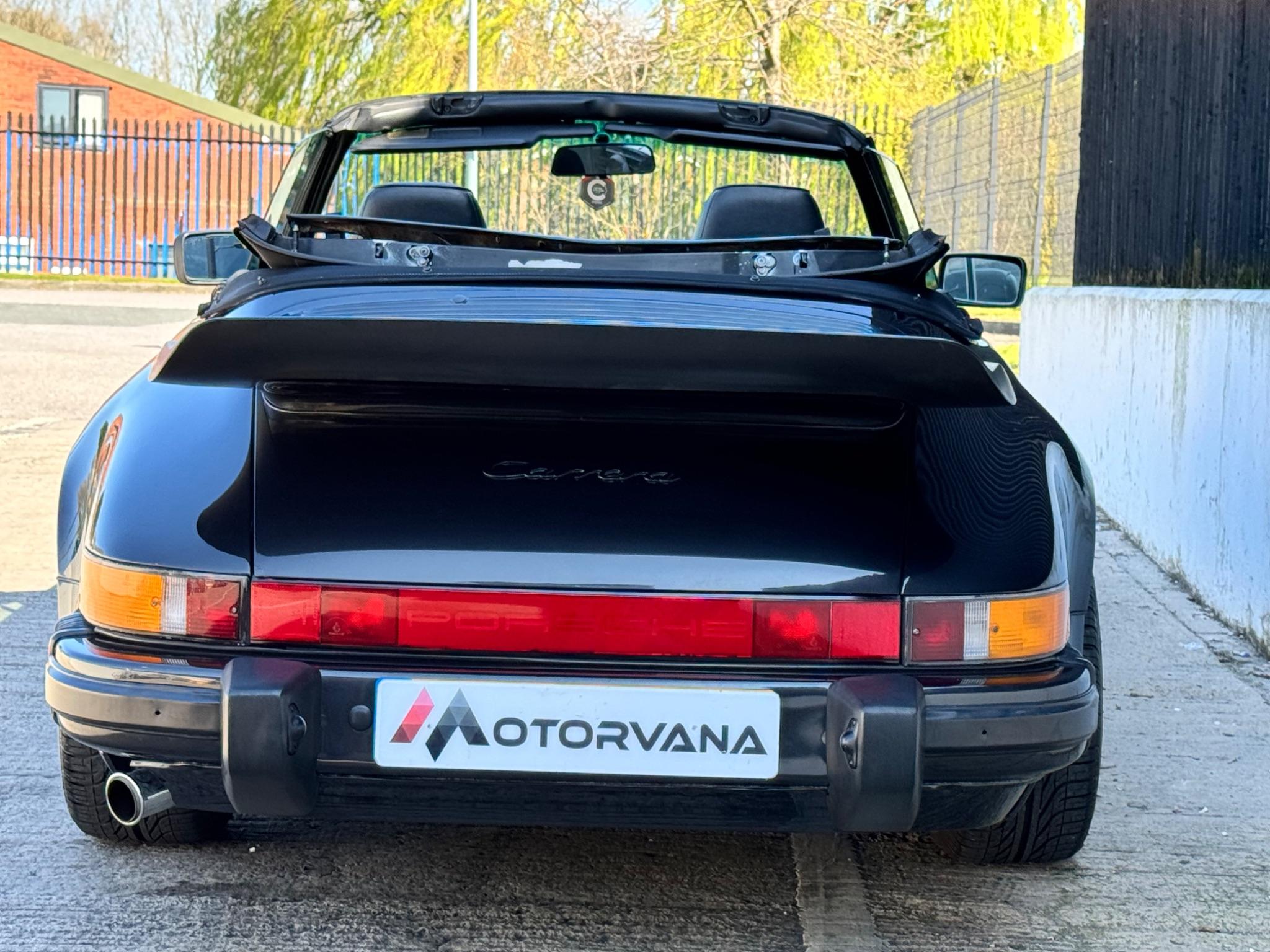 Porsche 911 view 16