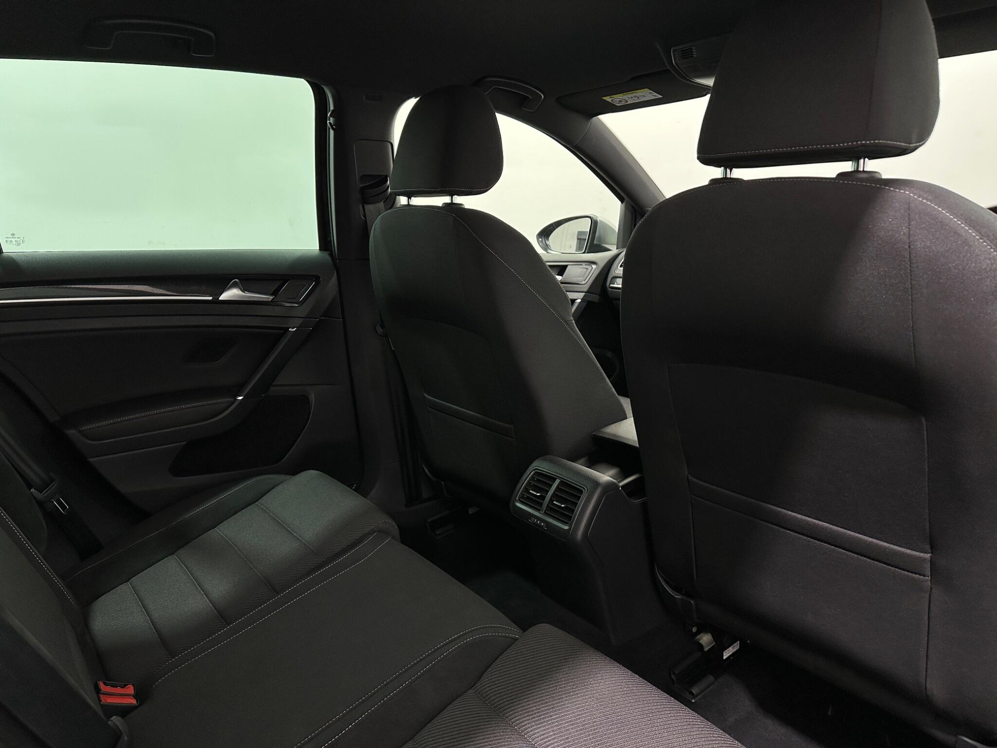 Volkswagen Golf view 42
