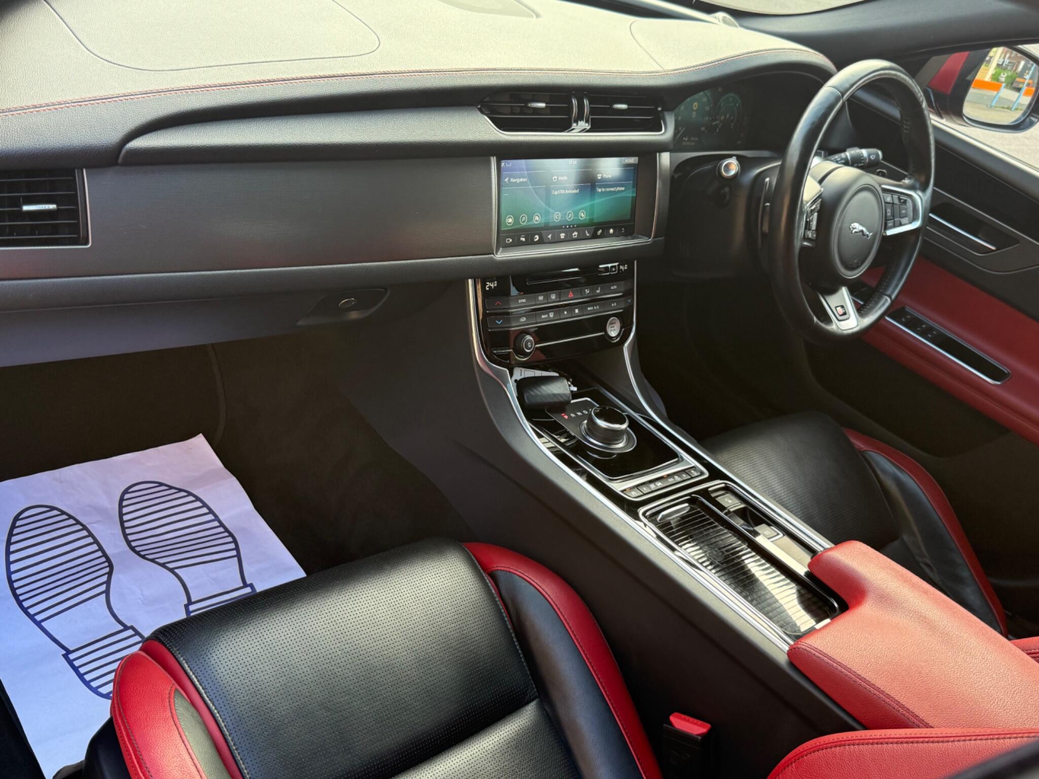 Jaguar XF view 17