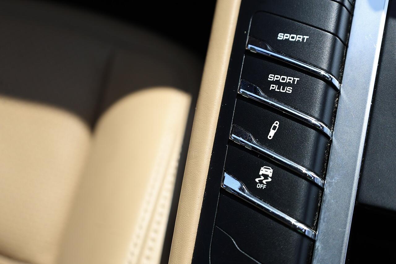 Porsche Macan view 19