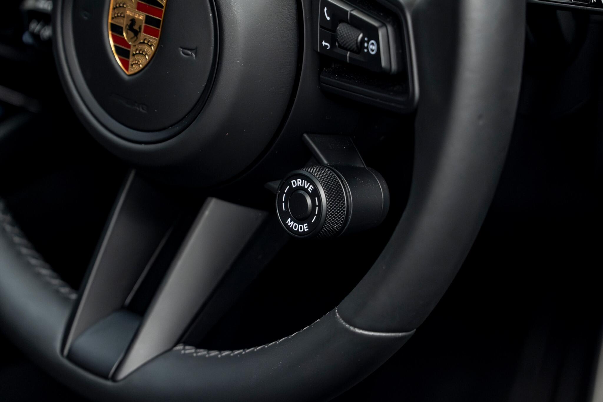 Porsche 911 view 39
