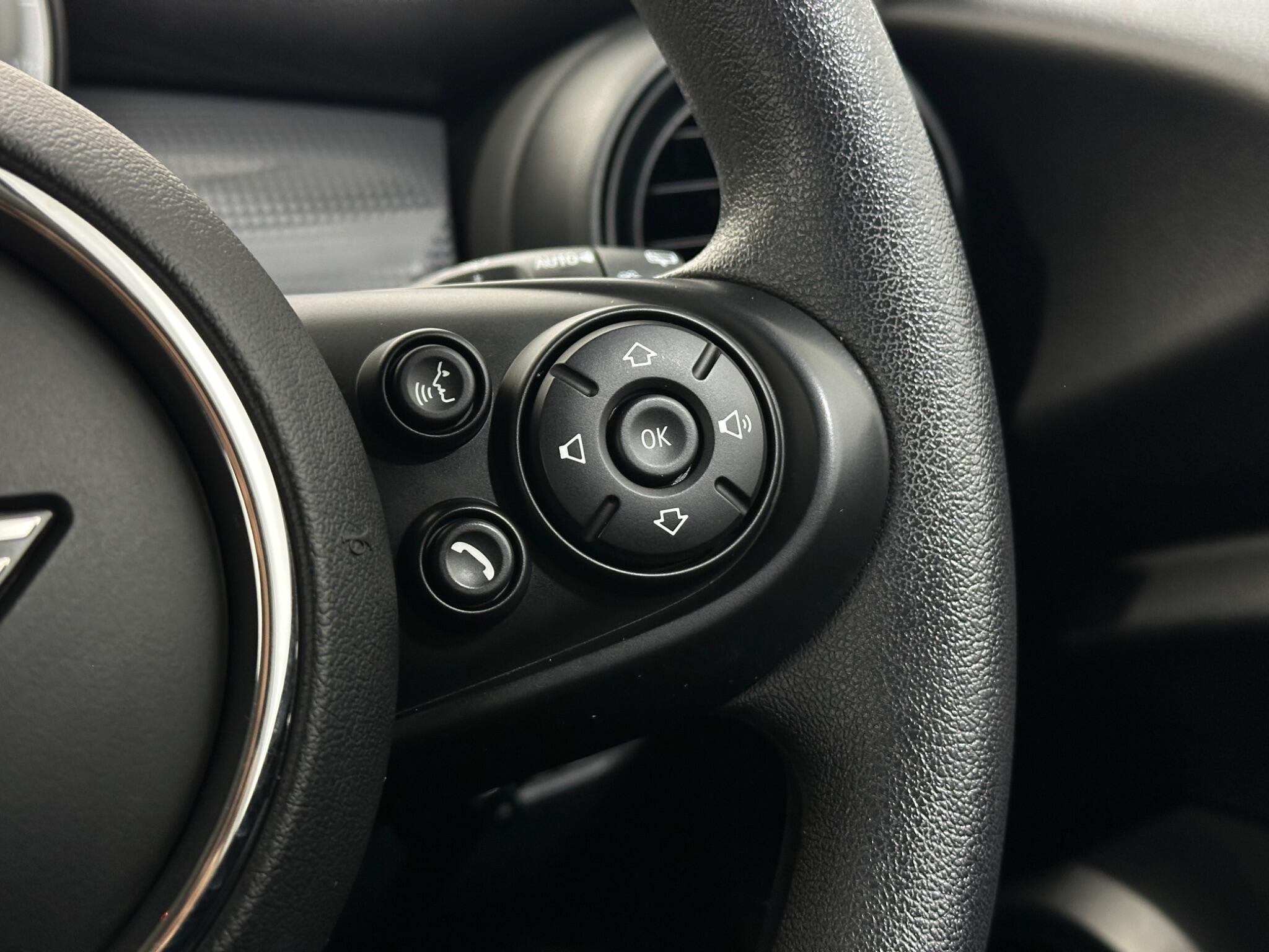 Mini Hatch view 15